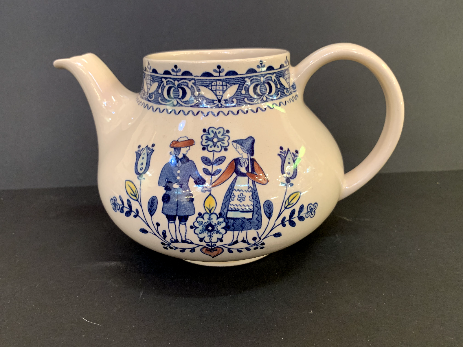 Staffordshire Old Granite Hearts & Flowers teapot - NO LID