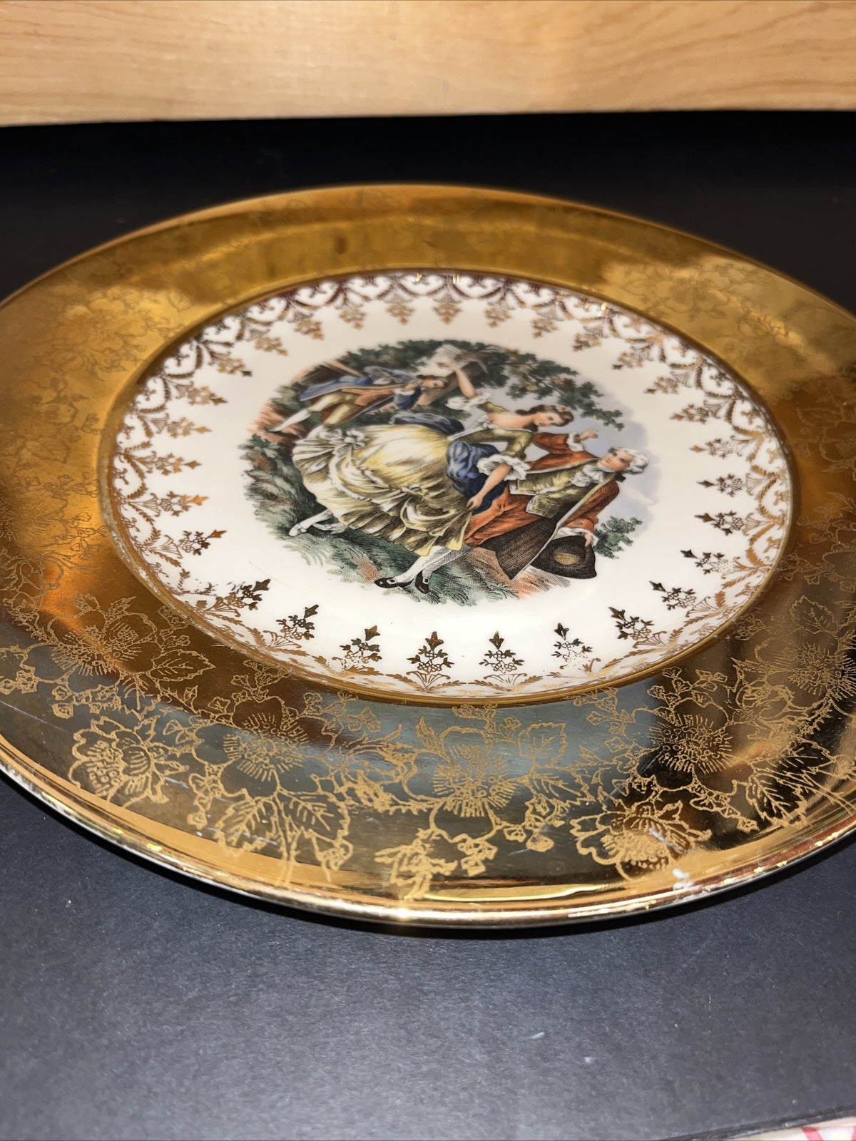 Vintage 1940s USA 10" Porcelain 22k Crest O Gold Plate