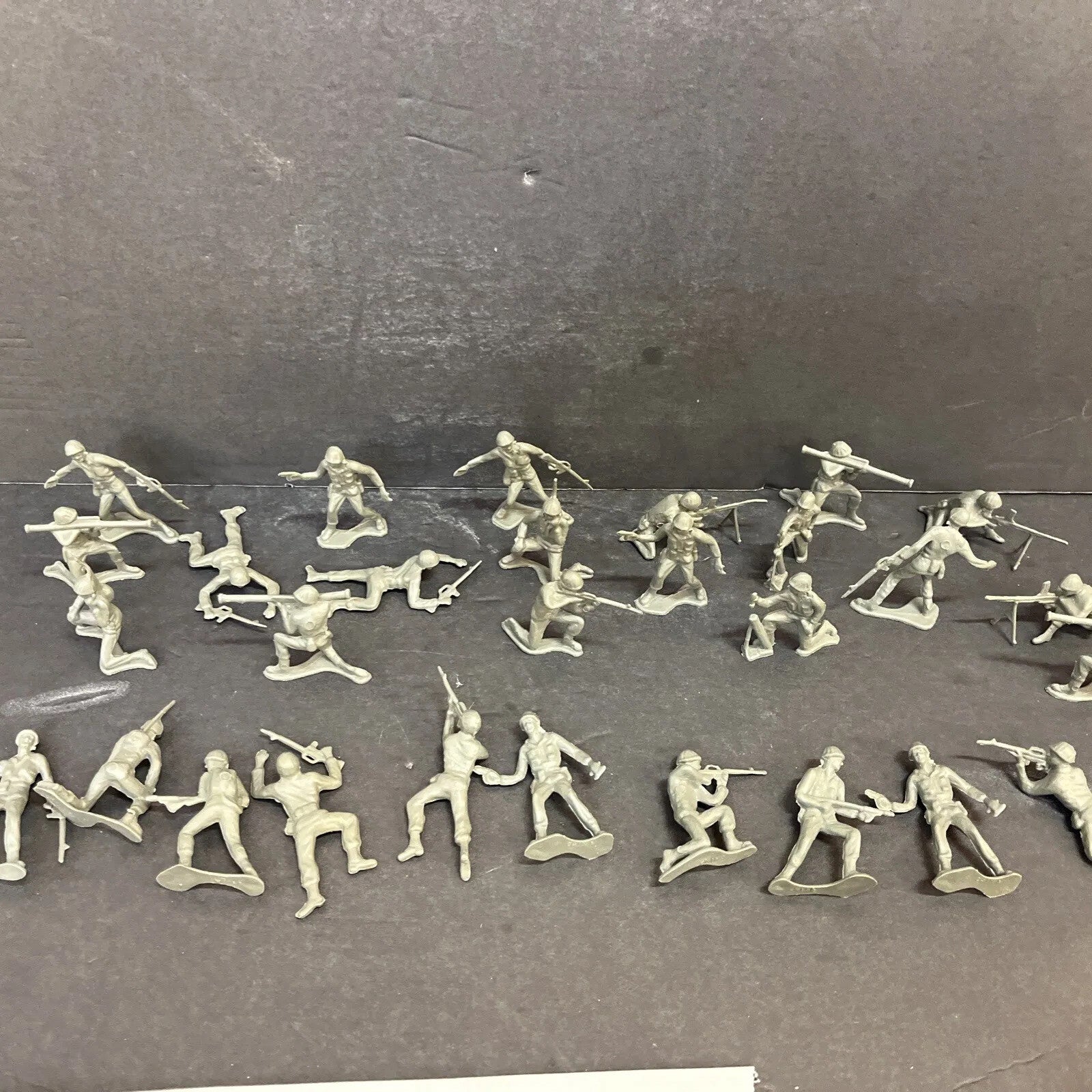 Lot of 30 Vintage 2" Green Plastic Toy Soldiers Army Men