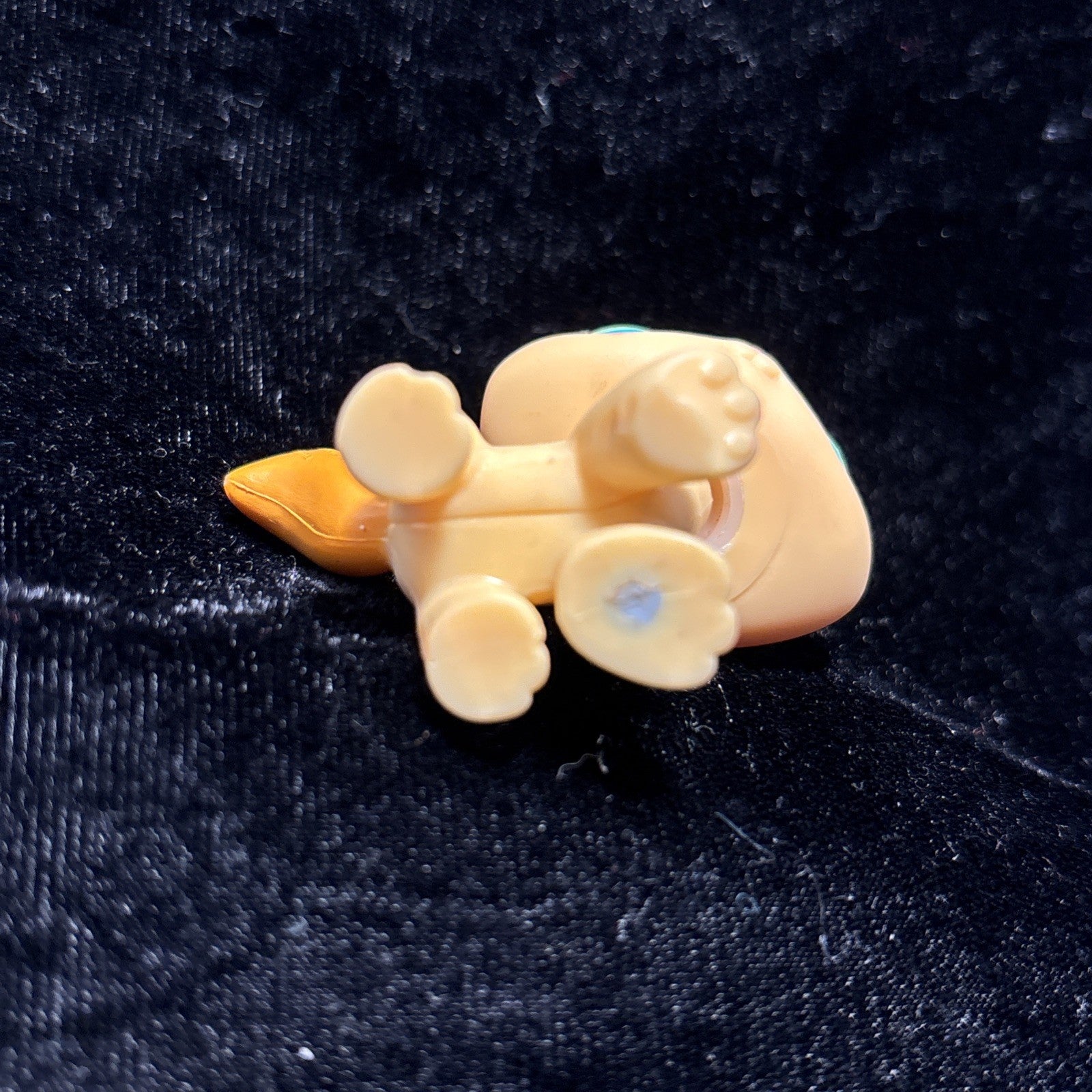 Littlest Pet Shop LPS Yellow Orange Cat with 1 white ear & glitter #626