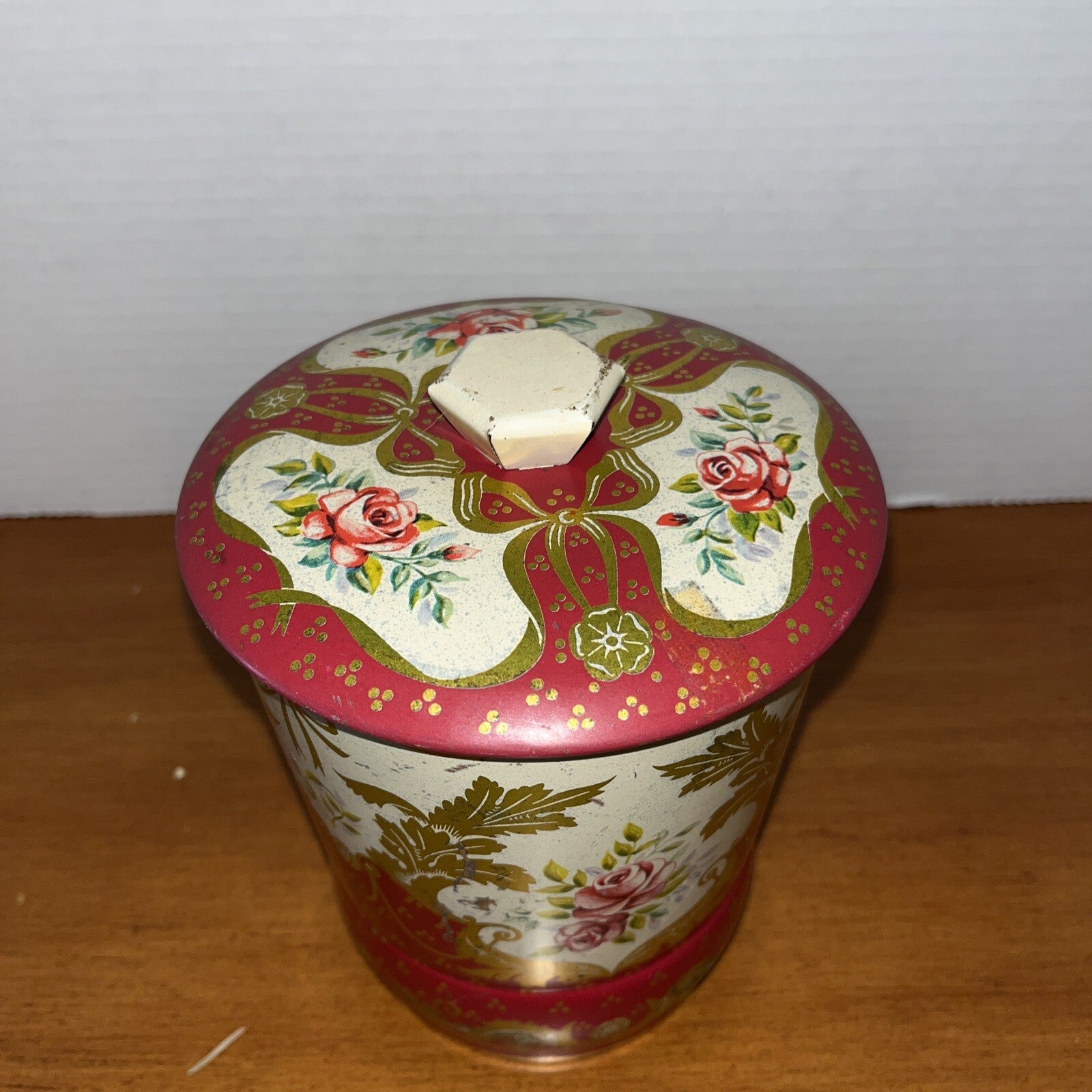 Red CANDY Roses Red Roses TOFFEE TIN George Horner & Co