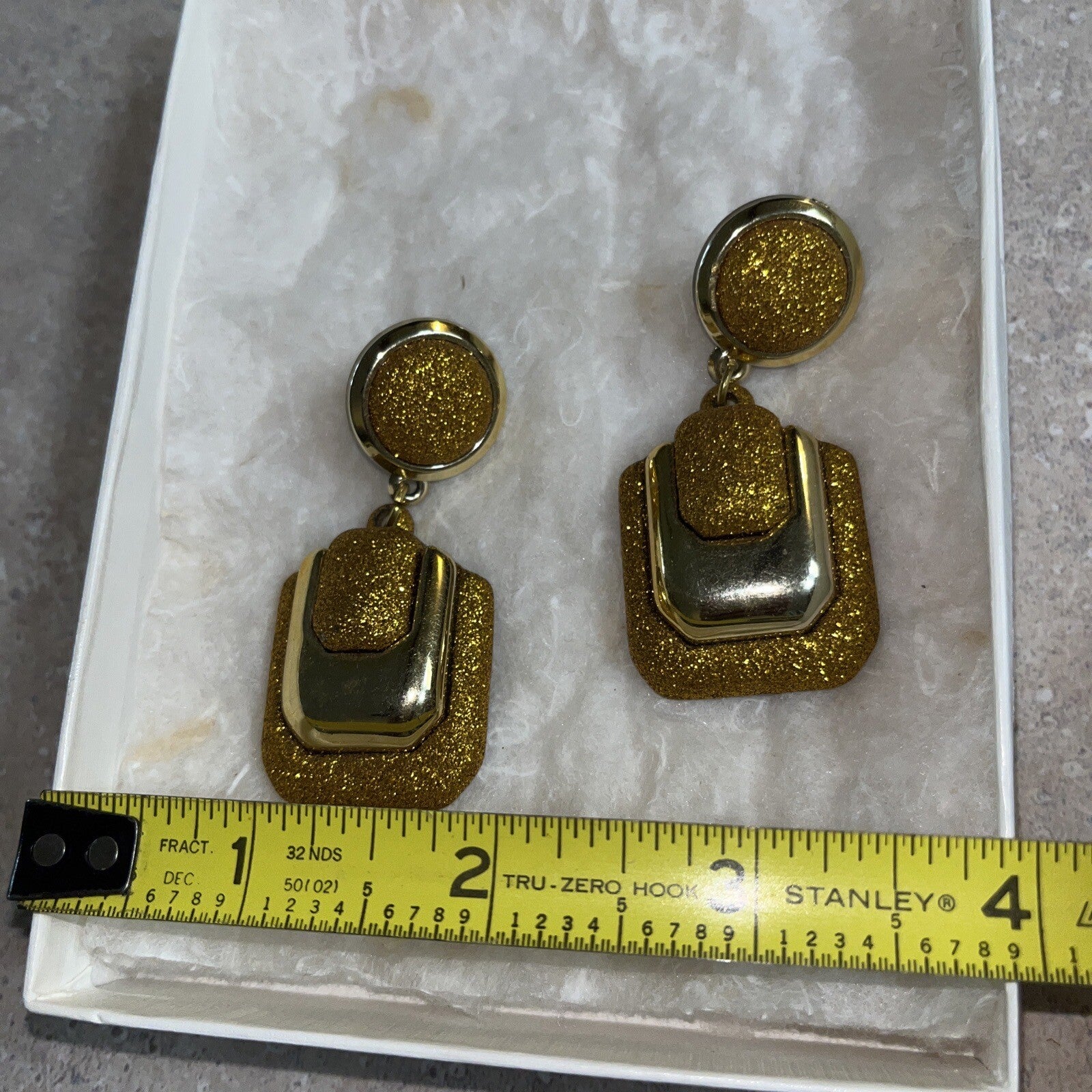 Vintage Dangle Cip On  Earrings Gold Tone
