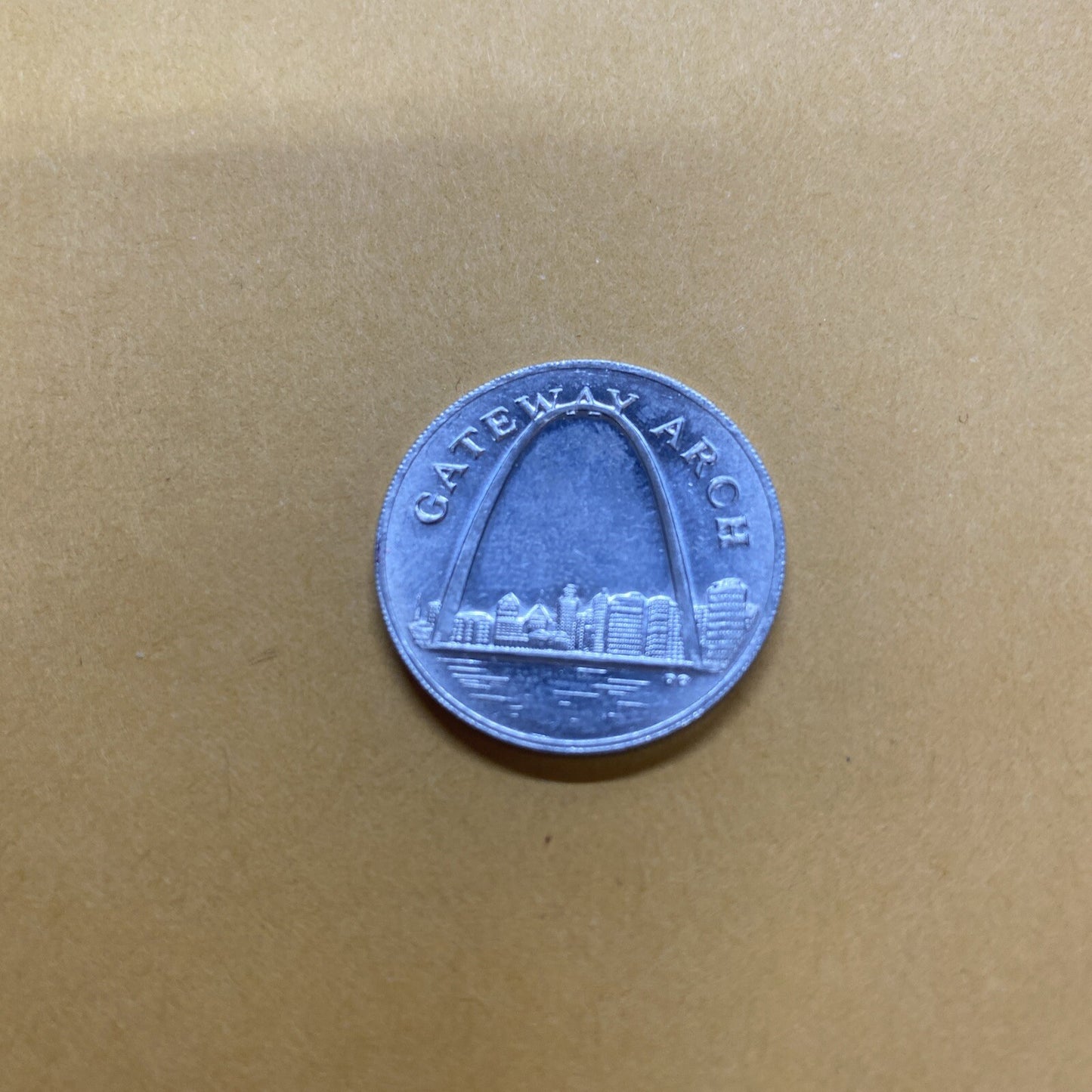 Vintage Gateway Arch MO Sunoco Oil Commemorative Token Landmarks of America Line