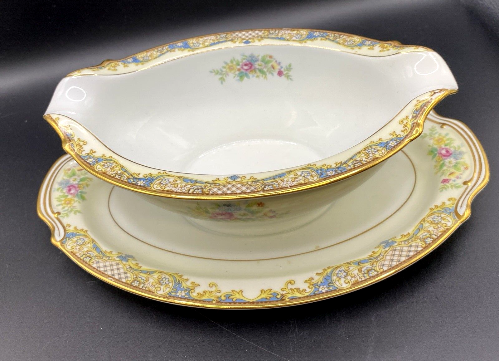 Noritake Porcelain China 4732 Carmela With Gold Gravy Boat
