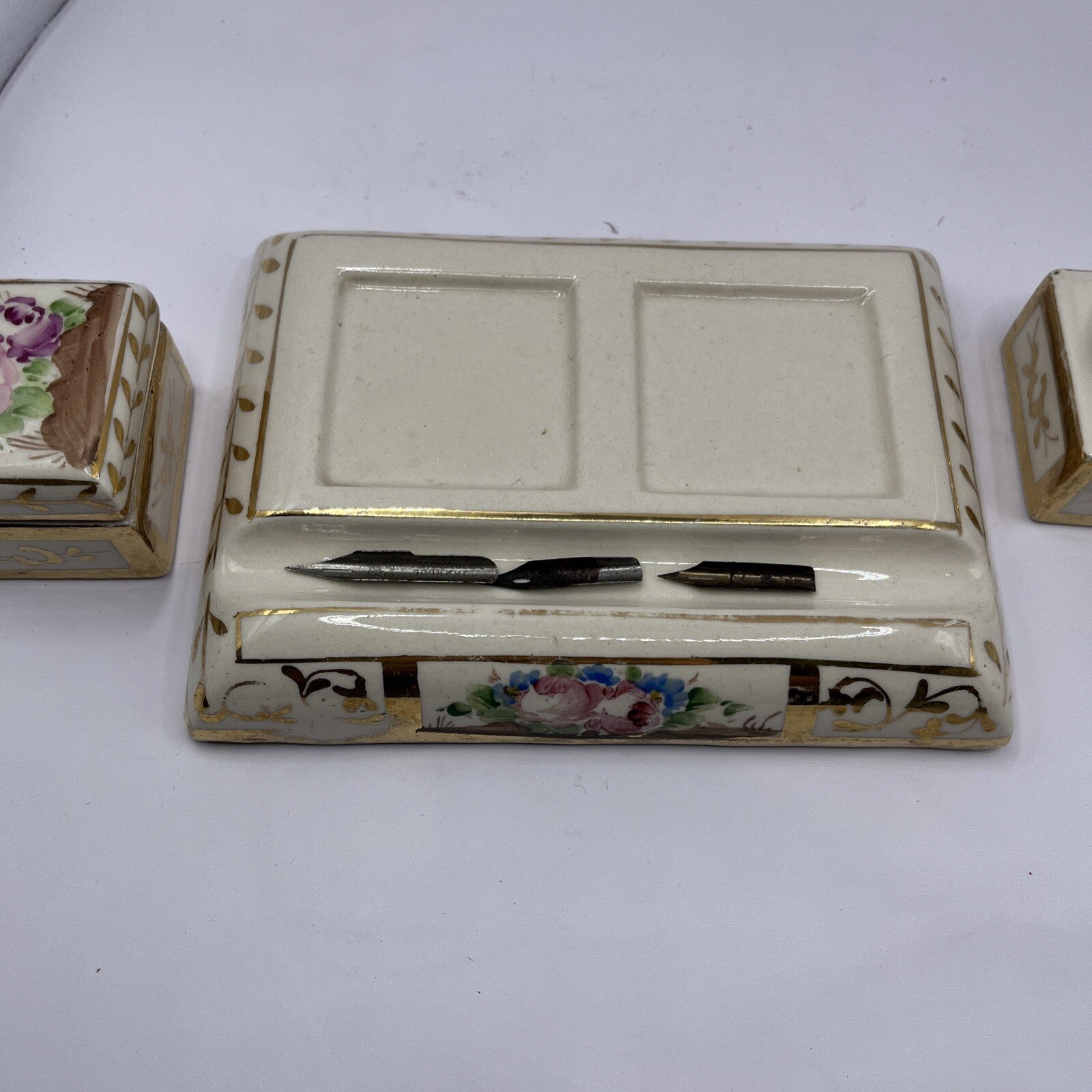 Lovely Victorian Antique Porcelain Floral Inkwell & Fountain Pen Gold Paint