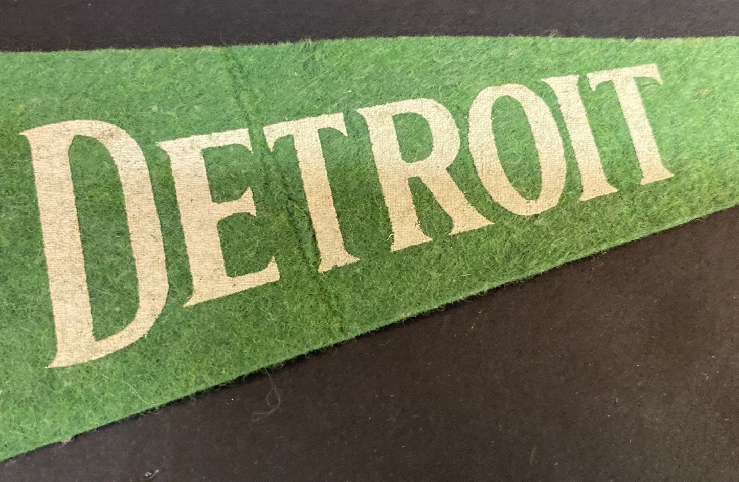 RARE 1940's Michigan State Fair Detroit  Small Flag Pennant 12" x 3.5" FELT