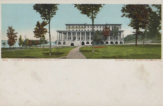 The New Arlington 8724 Petoskey Michigan MI Mich Postcard