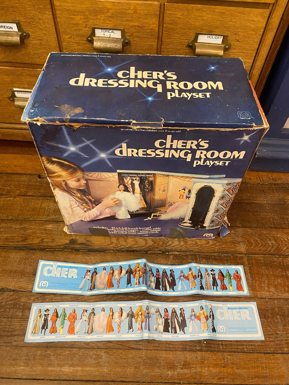 VTG 1976 Chers Dressing Room Dream House W/ Wardrobe Cher Doll Furniture 7 Cards