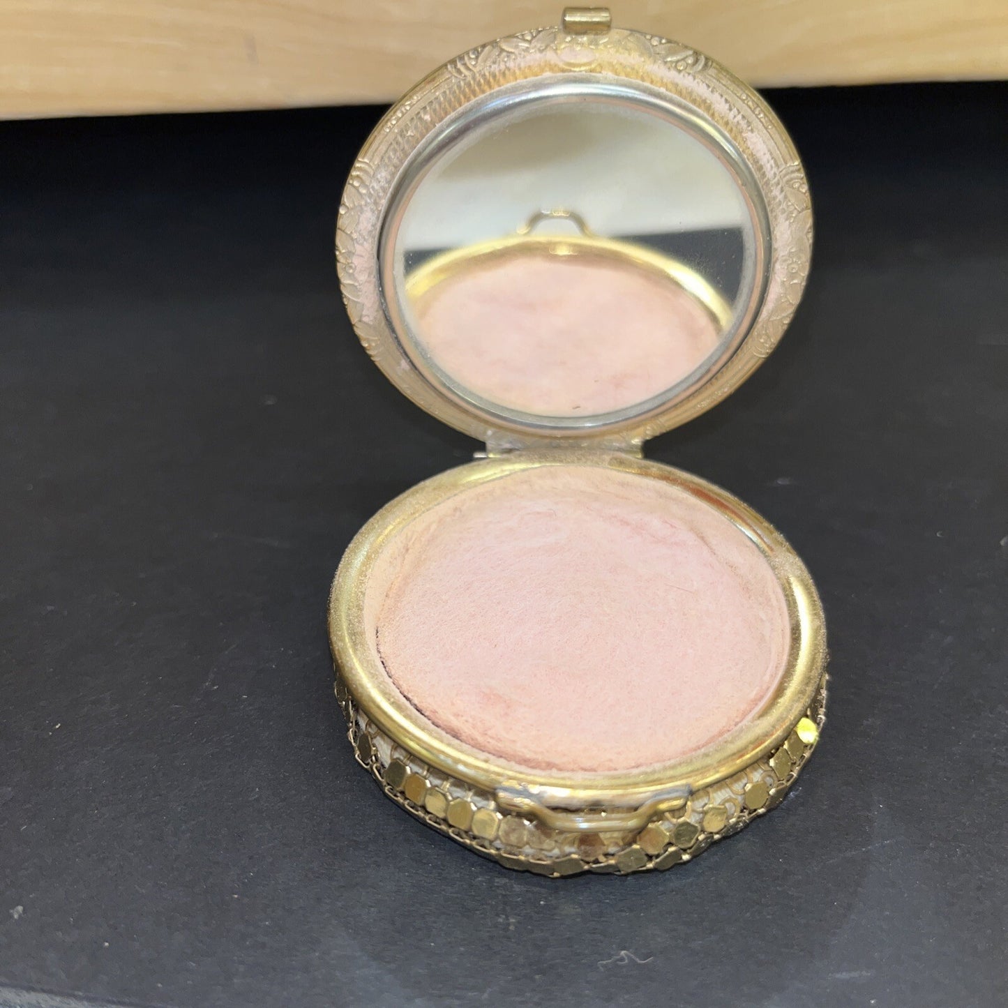 Rare Vintage Compact Gold Mesh 1950's Gold Tone Compact Powder/blush