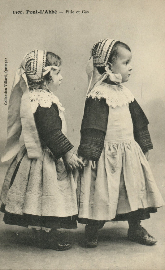1500 Pont-L'Abbe Fille et Gas French France Folklore girls Fashion Postcard