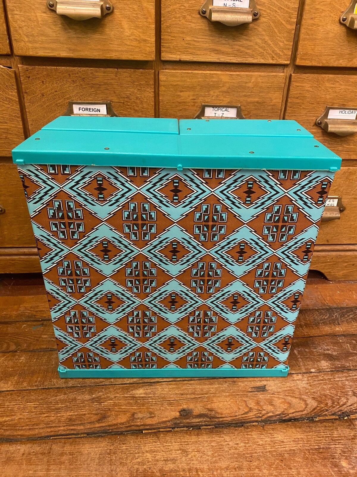 VTG 1976 Chers Dressing Room Dream House W/ Wardrobe Cher Doll Furniture 7 Cards