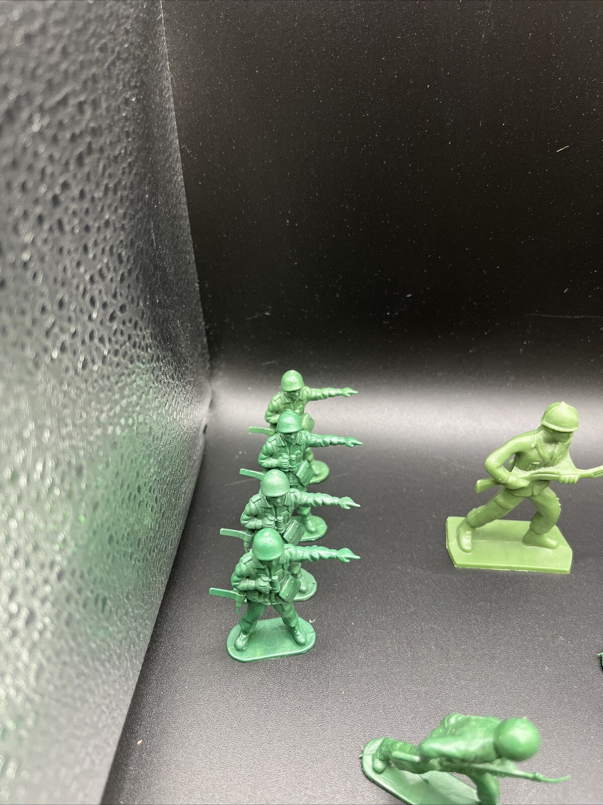 Vintage Toy soldiers Army Men Plastic, 23 Pieces, Green