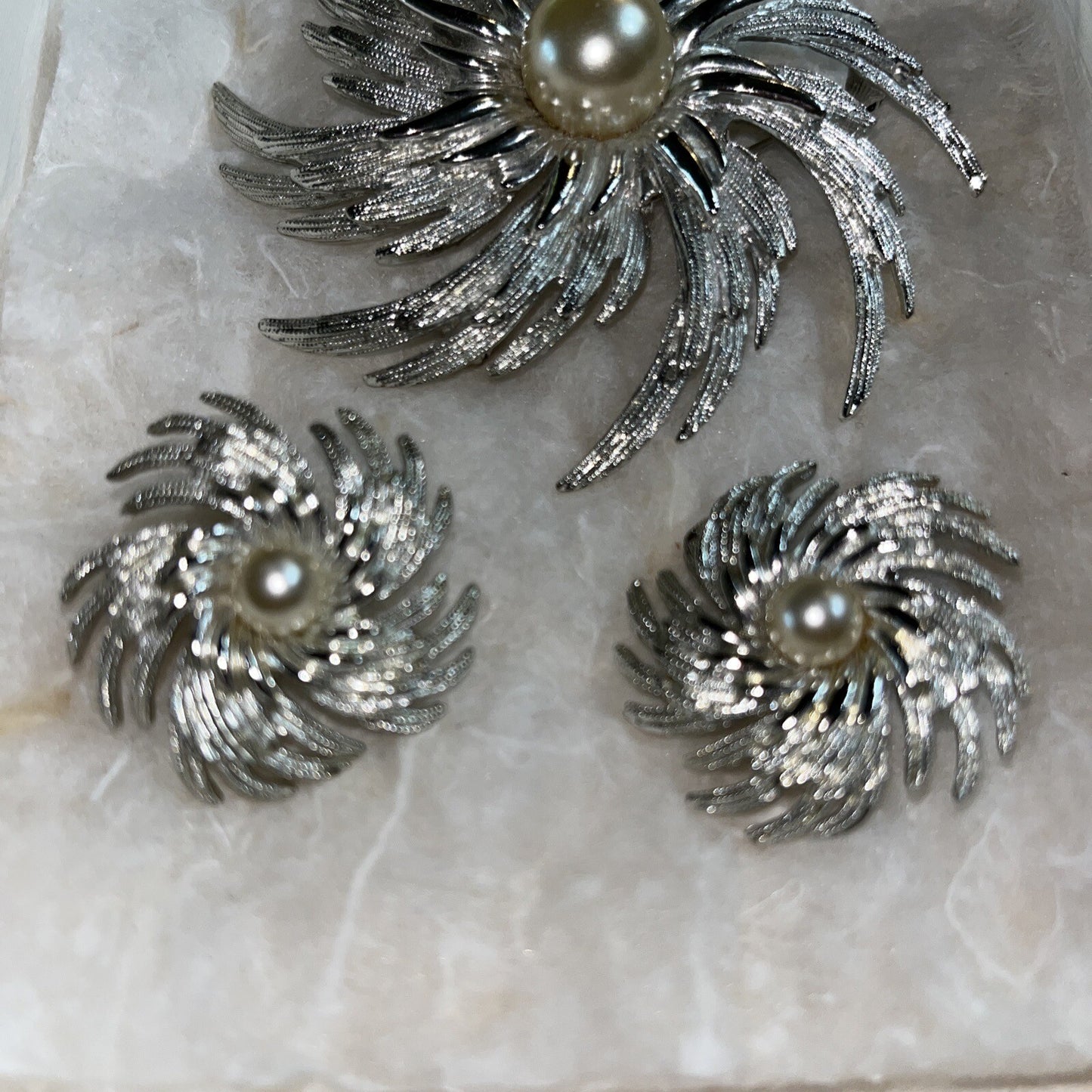 Vintage Sarah Coventry Silver Tone Pinwheel Brooch with Faux Pearl Middle