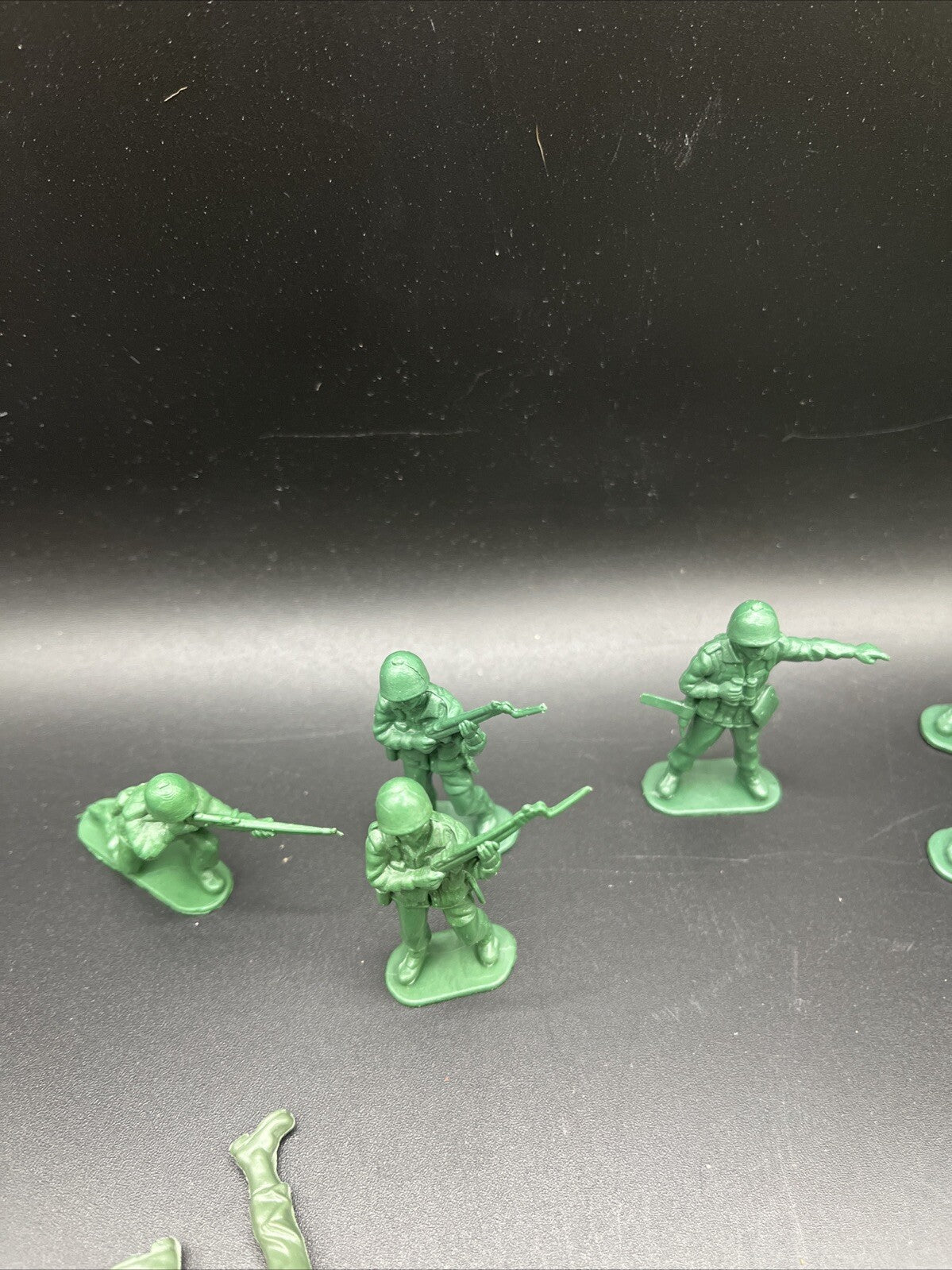 Vintage Green Plastic Army Men  18 Pc