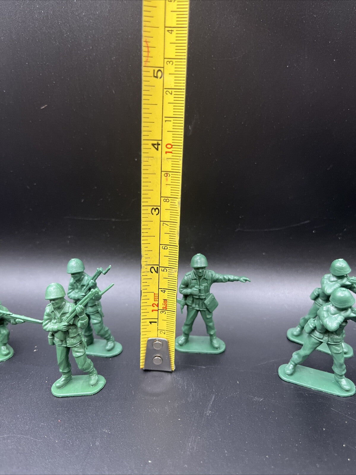 Vintage Green Plastic Army Men  18 Pc
