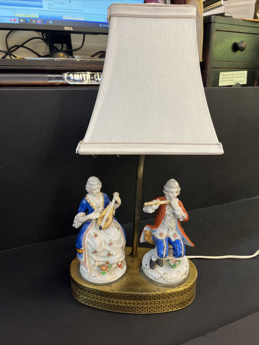 Vintage Victorian Figuiring Table Lamp. Light Bulb Is Not Included