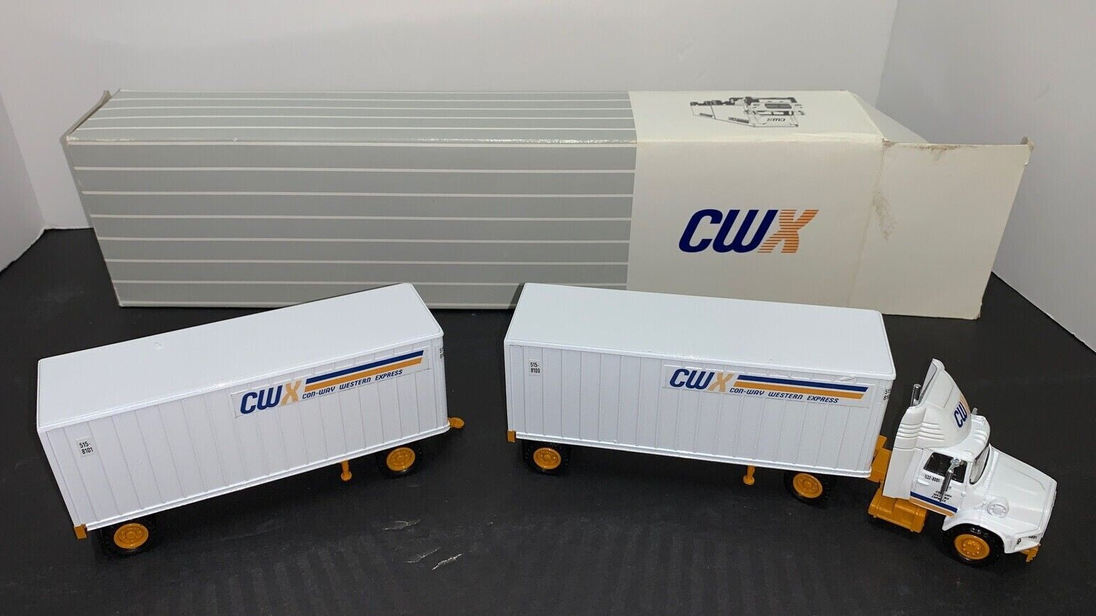 Con-way Western Express CWX 1/53 Scale Model Semi with Tandem Trailer