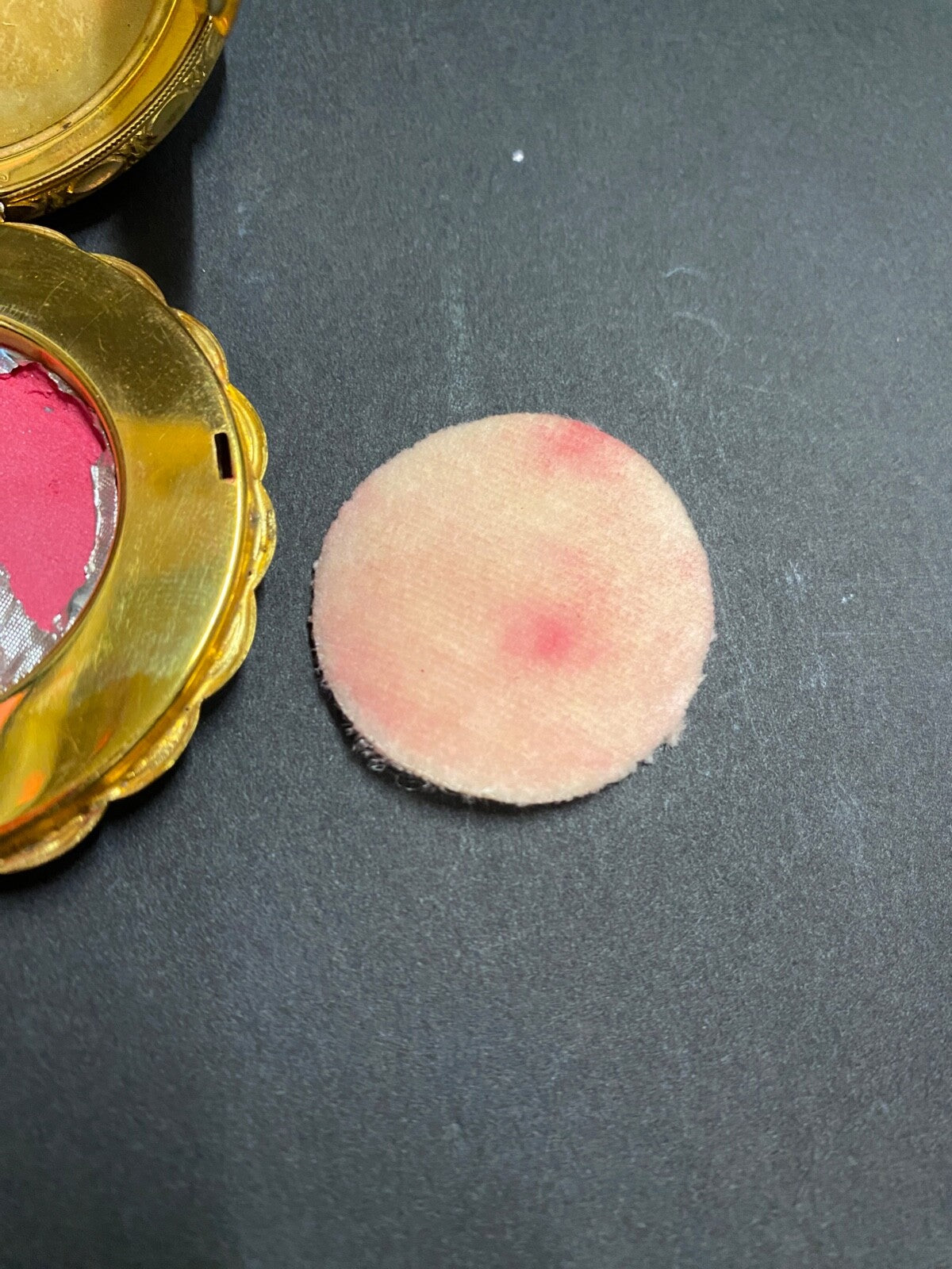 VTG R&G CO. PASTEL YELLOW ENAMEL HAND PAINTED FLOWERS POWDER & BLUSH COMPACT