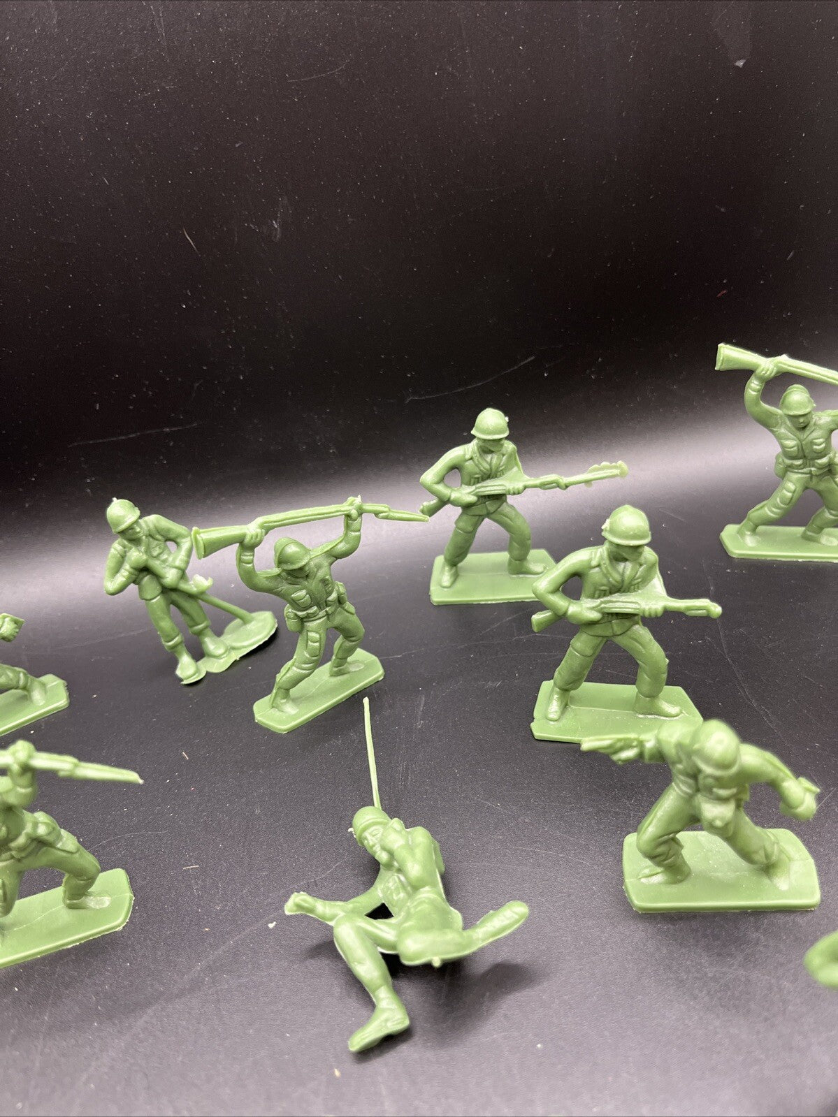 Vintage Green & Grey Plastic Army Men  17 Pc
