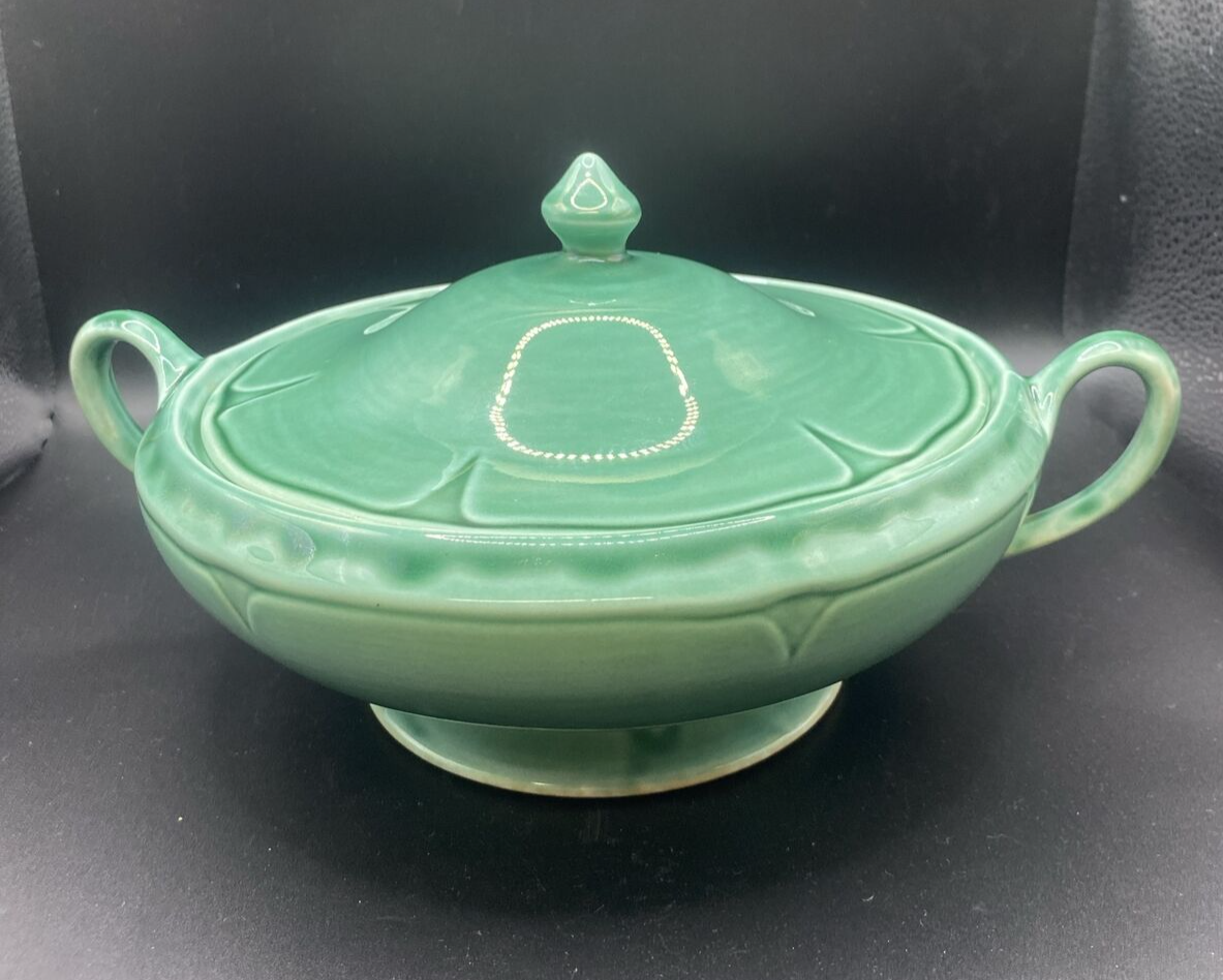 1930's Casserole W/ Lid Mount Clemens Petal Medium Green Round  8.25” Petalware