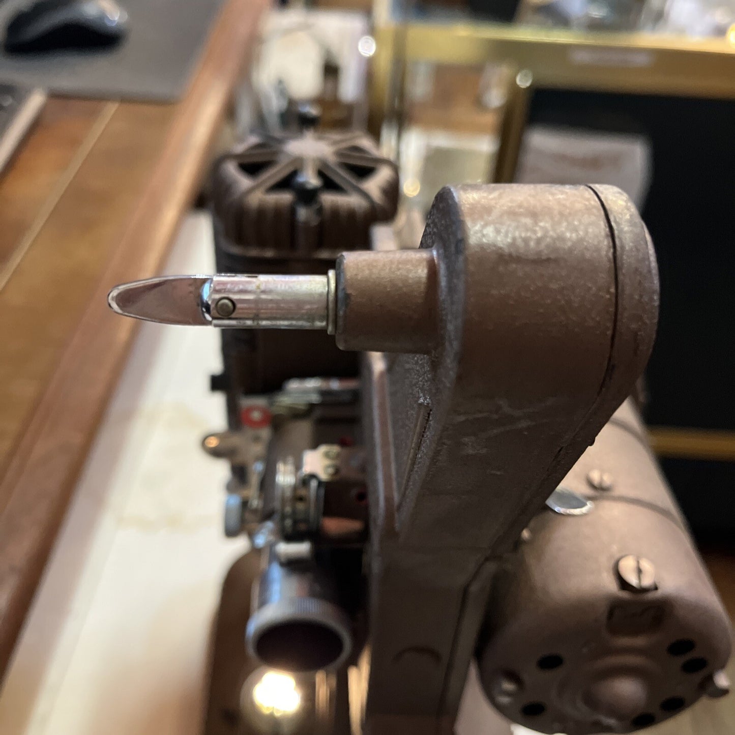 MOVIE PROJECTOR (KEYSTONE) works! ~BEAUTIFULLY DESIGNED  Regal K109 8mm