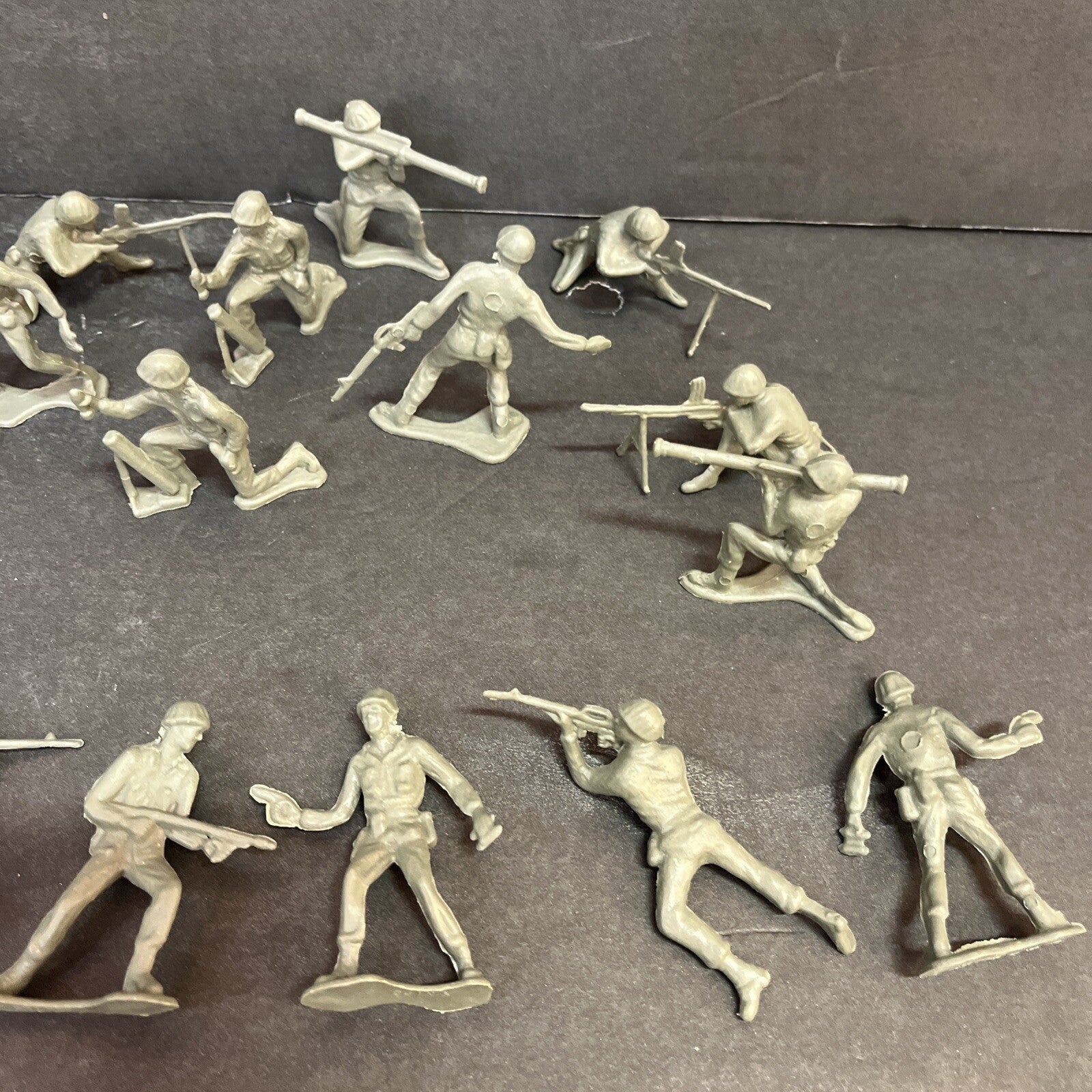 Lot of 30 Vintage 2" Green Plastic Toy Soldiers Army Men
