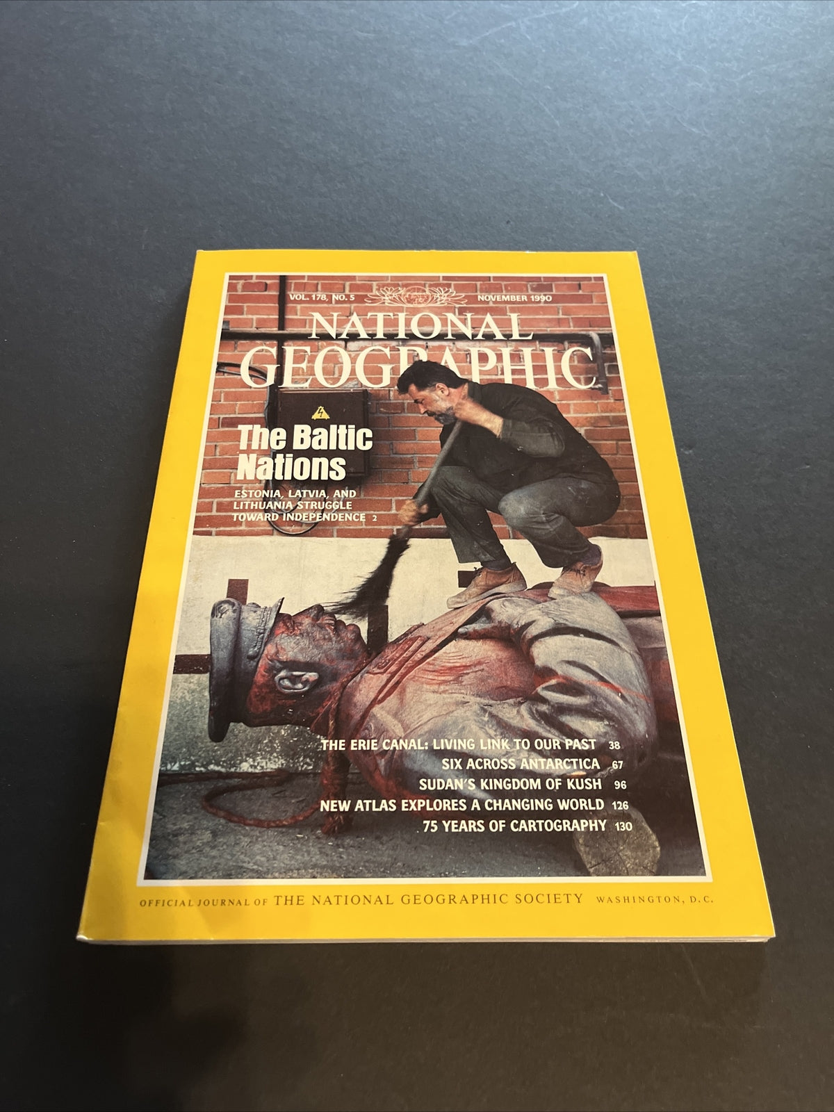 November 1990 National Geographic Magazine "The Baltic Nations" 