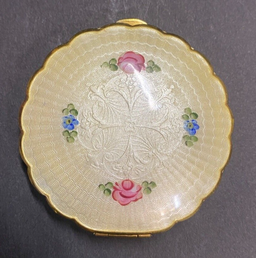 VTG R&G CO. PASTEL YELLOW ENAMEL HAND PAINTED FLOWERS POWDER & BLUSH COMPACT