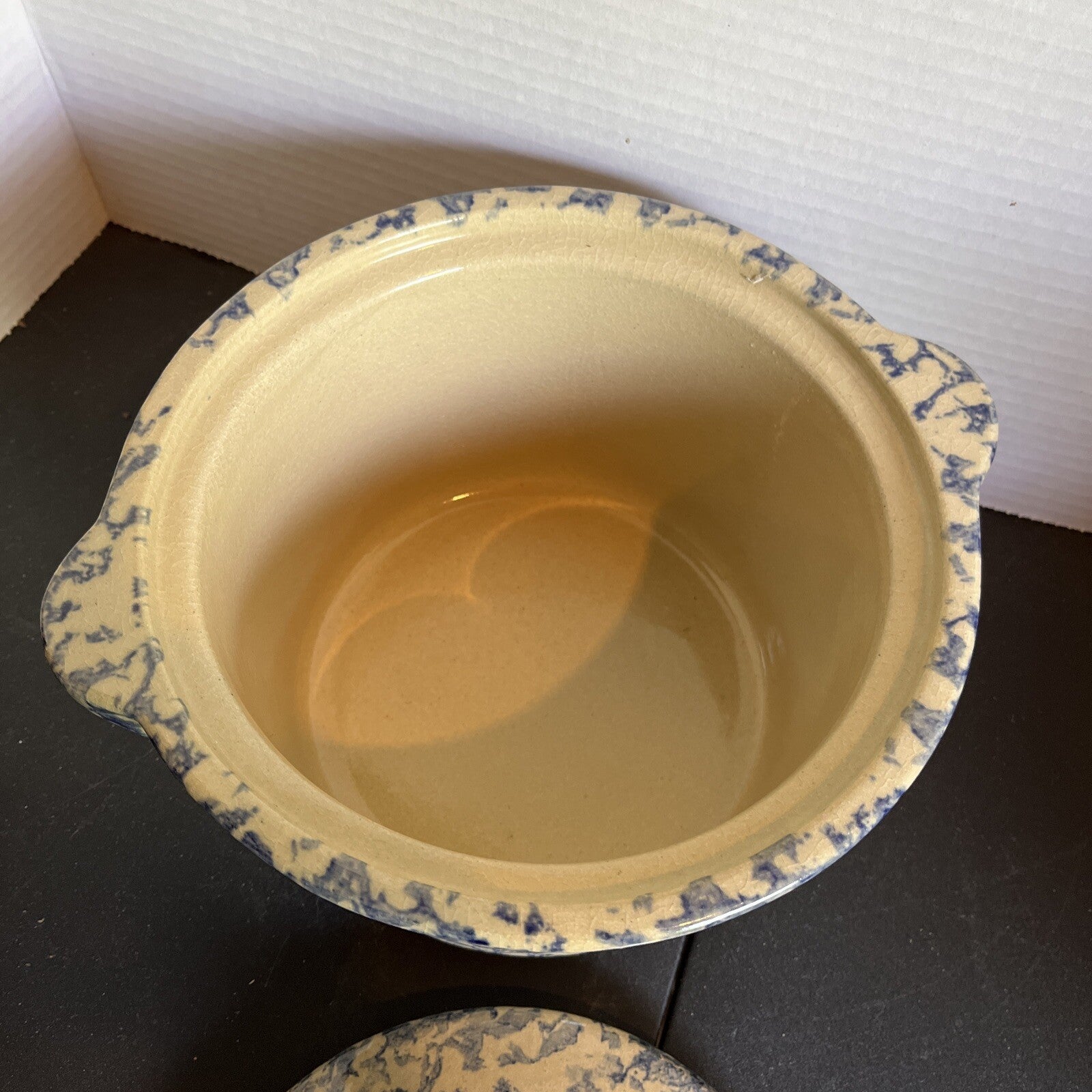 Vintage Spongeware Roseville Ohio Dutch Oven w/lid