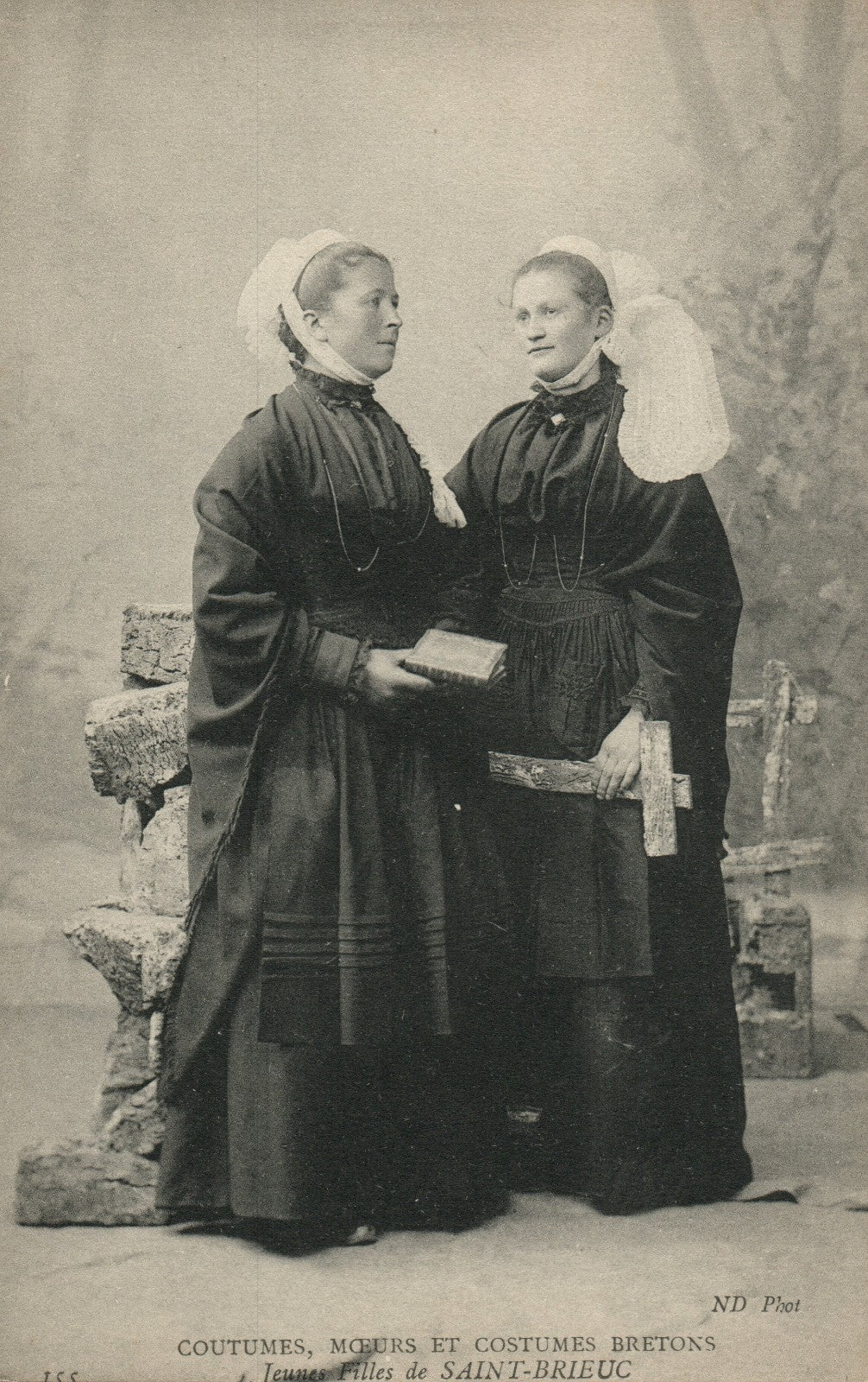 Coutumes Mceurs et Bretons Saint Brieuc French France Folklore Fashion Postcard