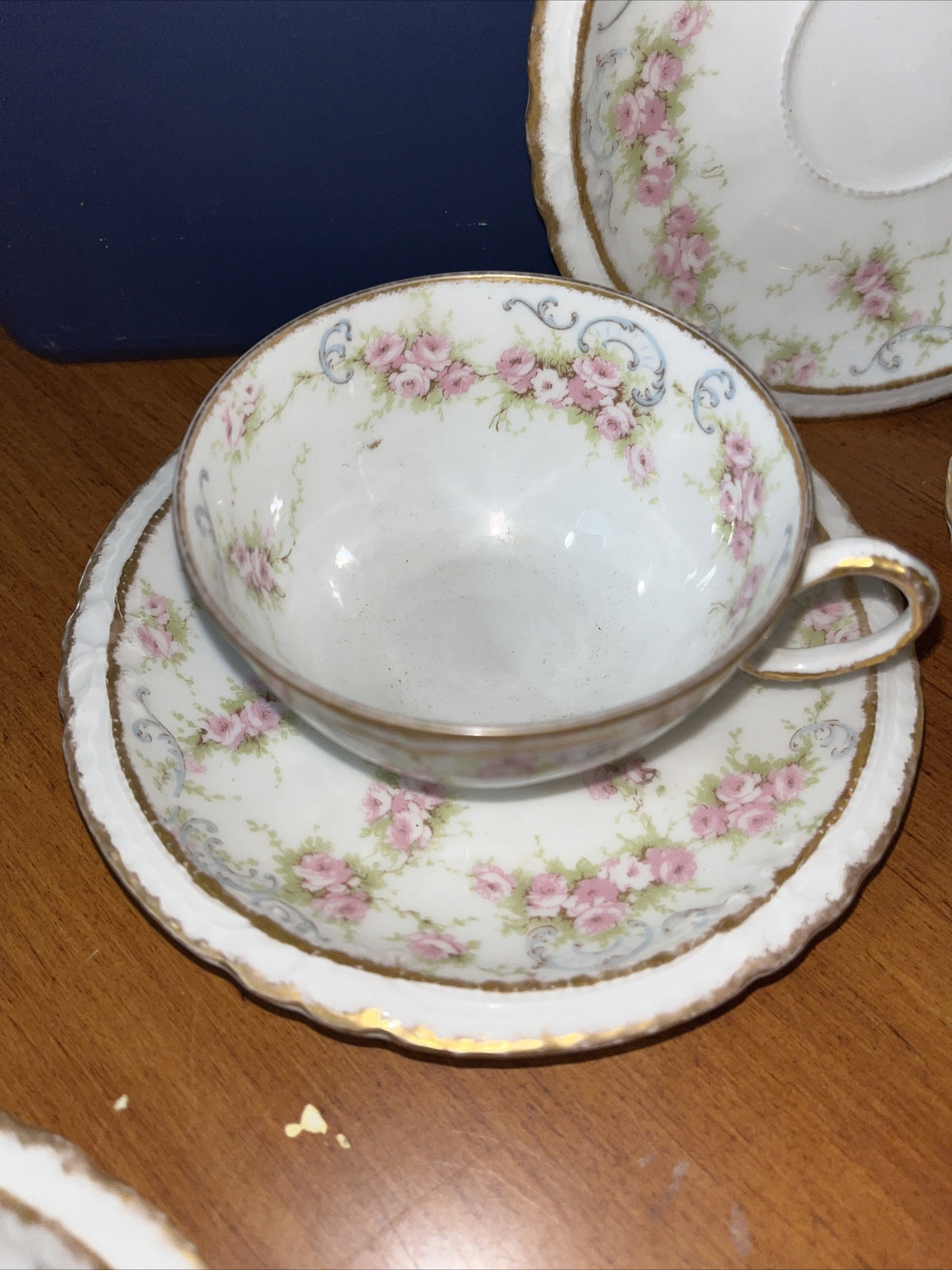 Haviland Limoges 4Tea Cup / Saucer & Serving Bowl- Double Gold Ribbon Flowers