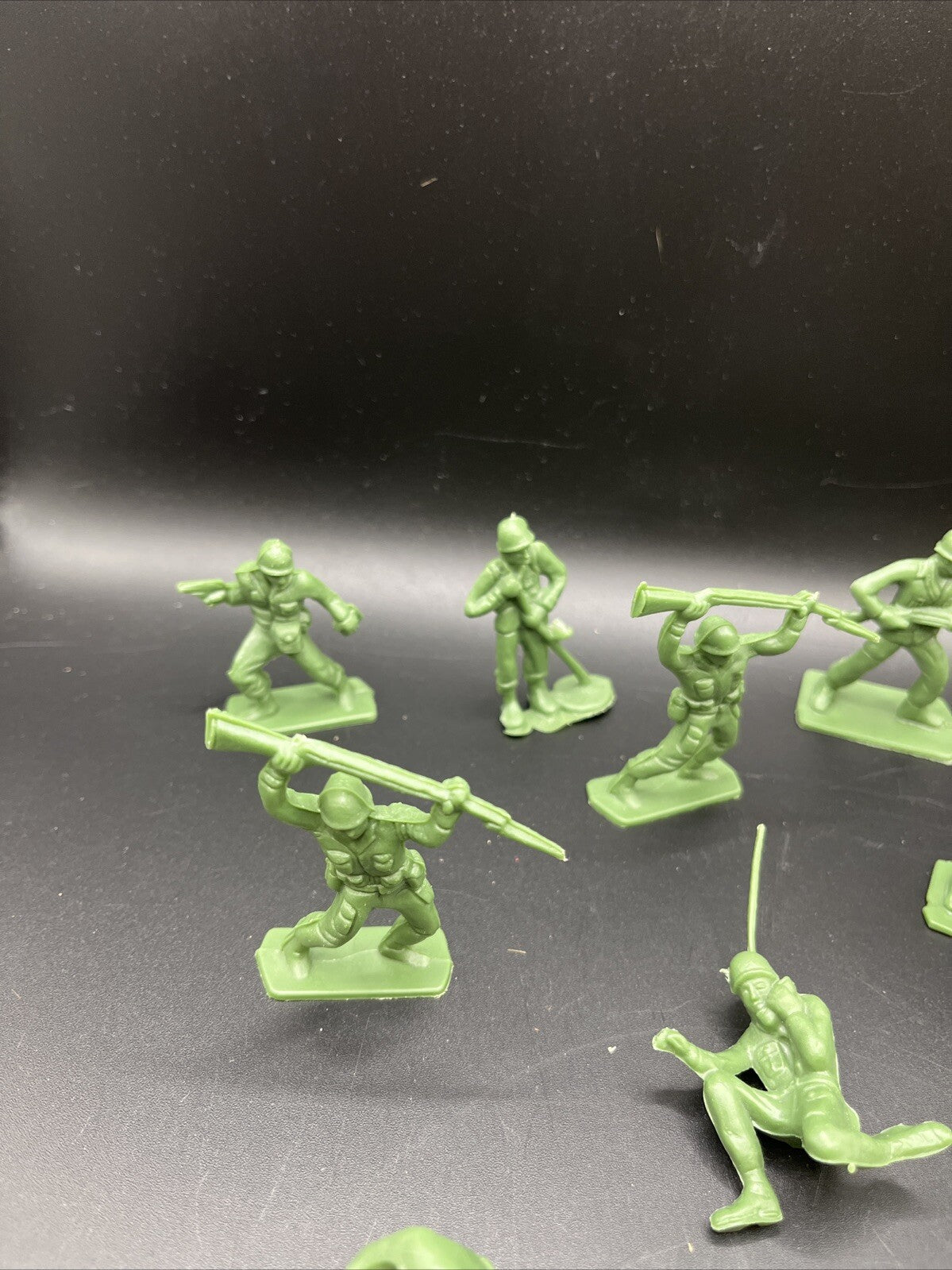 Vintage Green & Grey Plastic Army Men  17 Pc