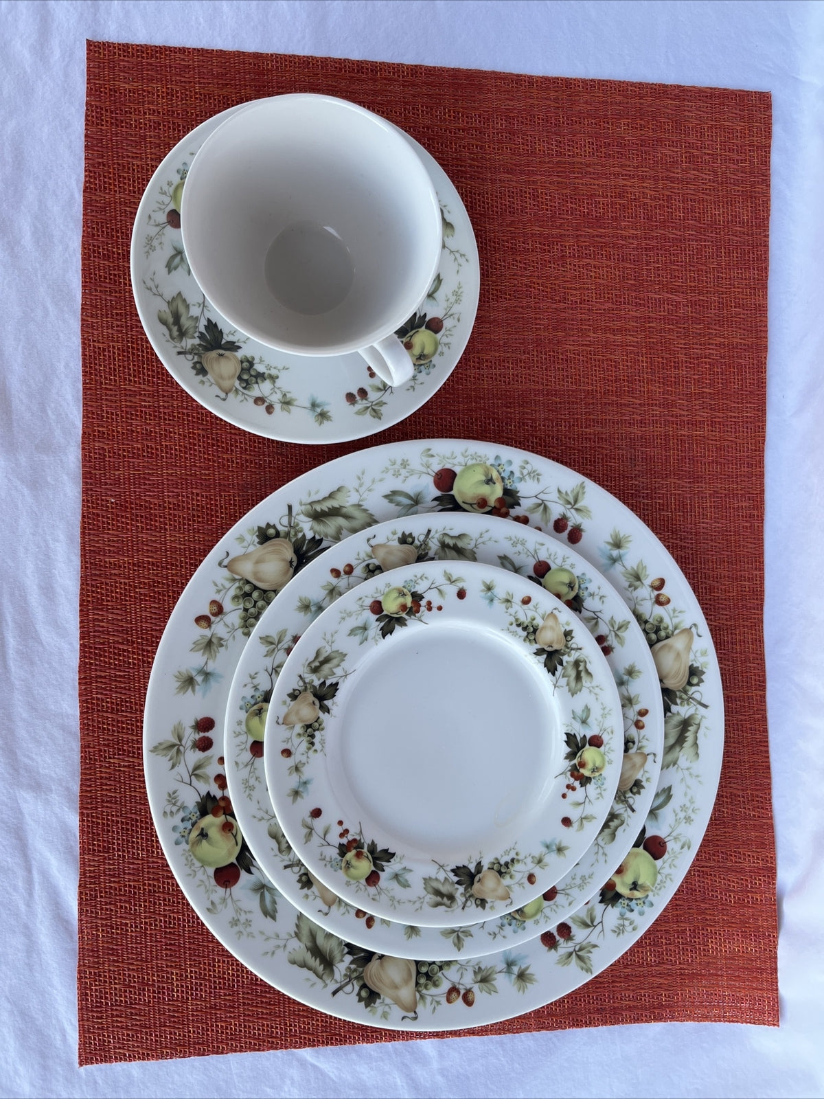 Royal Doulton MIRAMONT - 5 Pc Serving Set TC1022 LIGHT USE