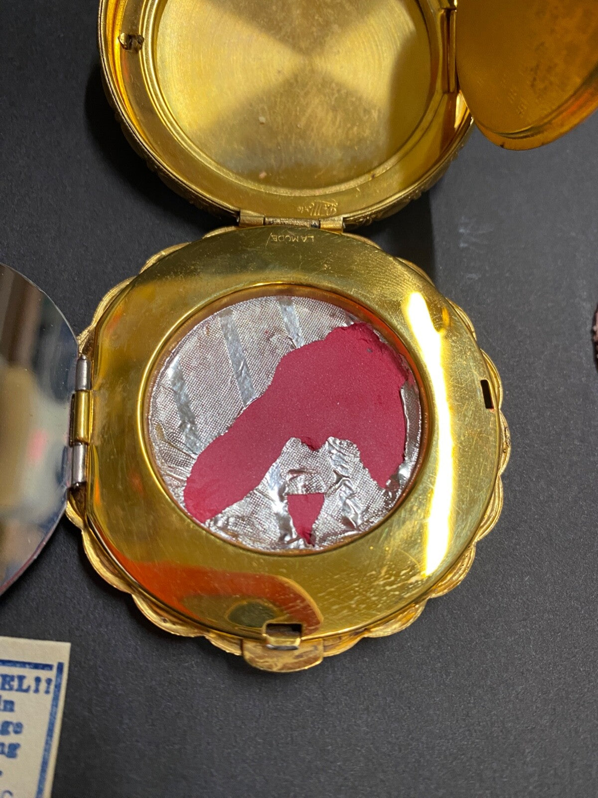 VTG R&G CO. PASTEL YELLOW ENAMEL HAND PAINTED FLOWERS POWDER & BLUSH COMPACT