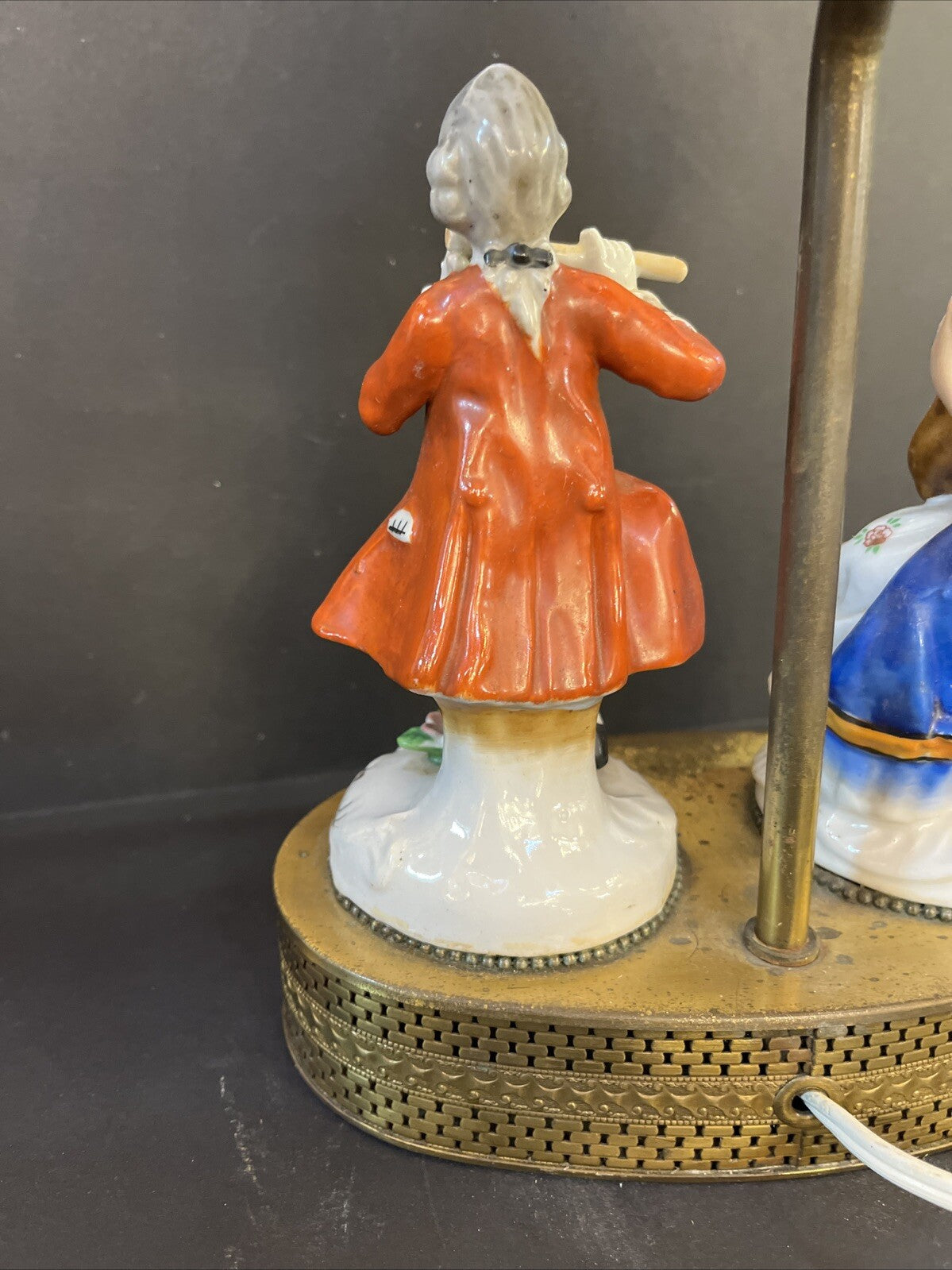 Vintage Victorian Figuiring Table Lamp. Light Bulb Is Not Included