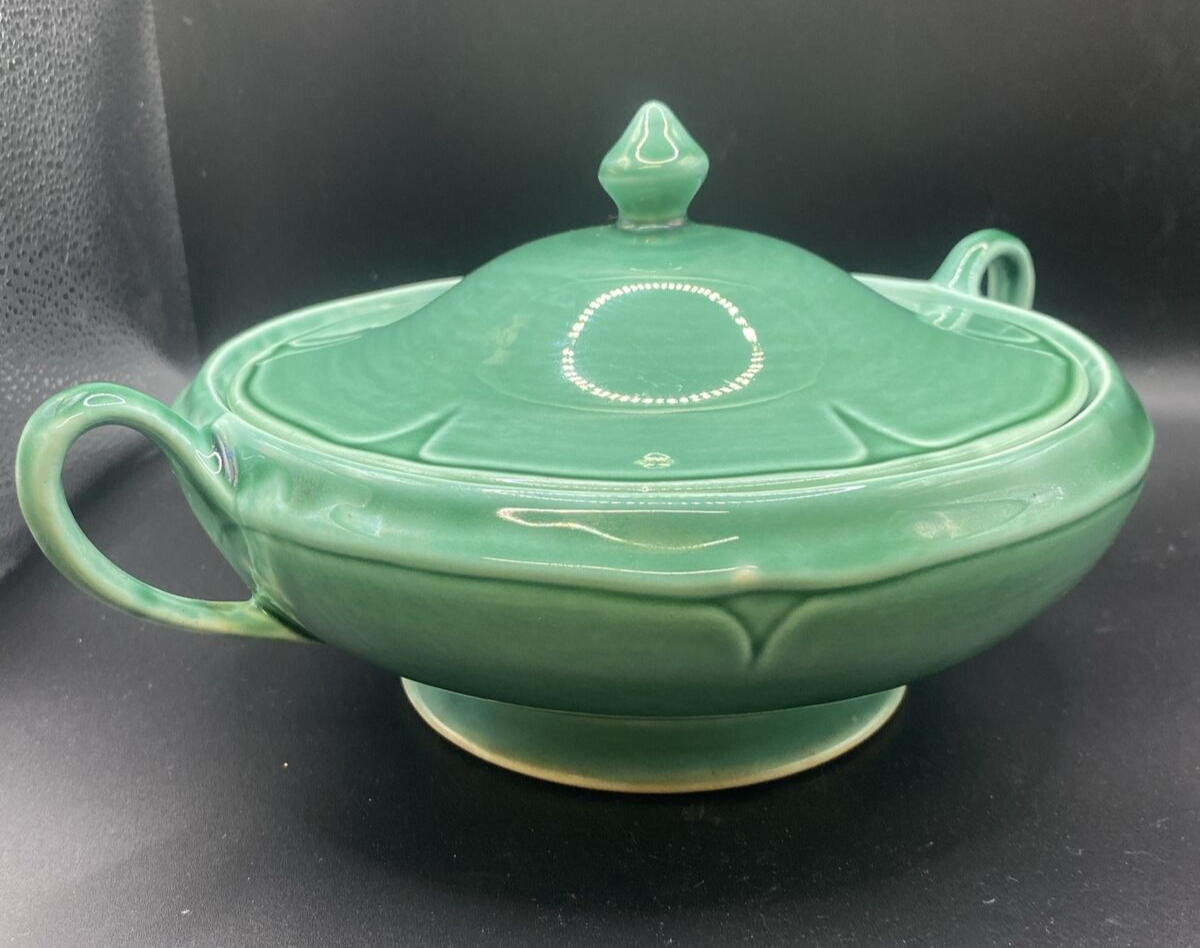 1930's Casserole W/ Lid Mount Clemens Petal Medium Green Round  8.25” Petalware