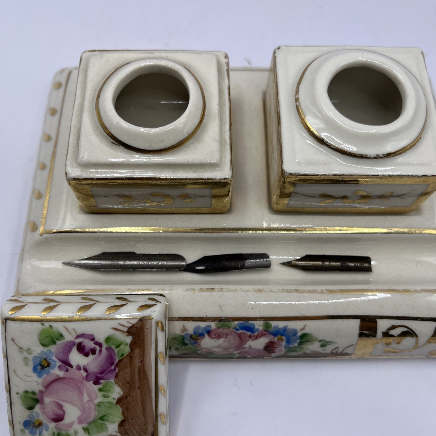 Lovely Victorian Antique Porcelain Floral Inkwell & Fountain Pen Gold Paint