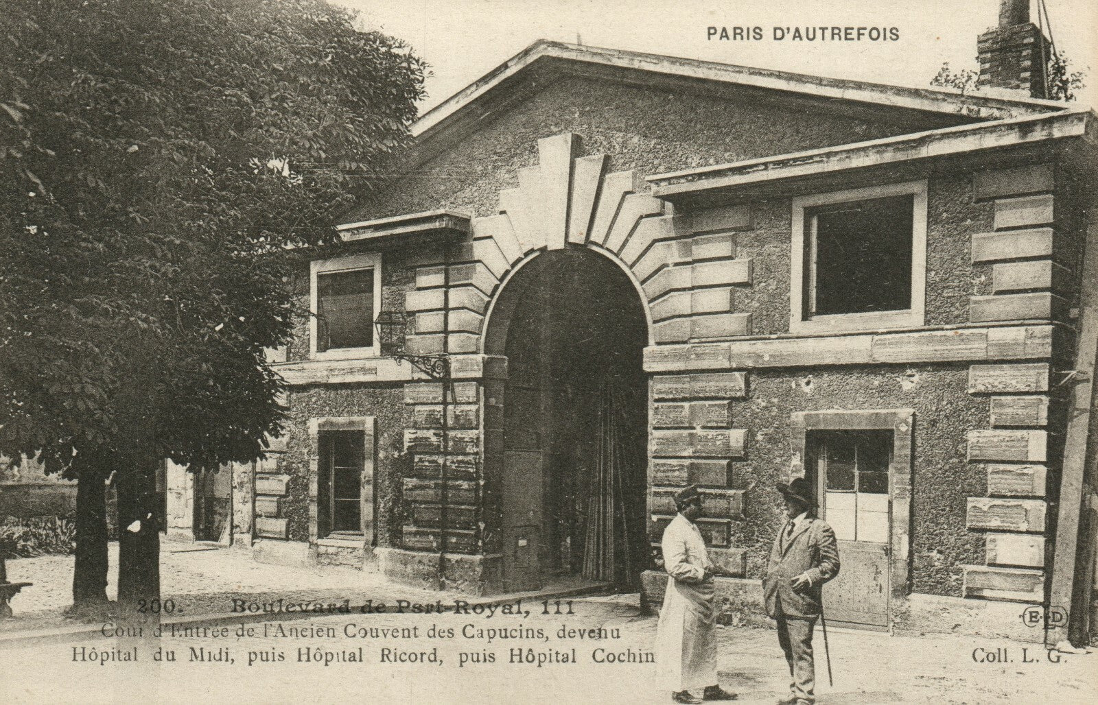200 - Boulevard de Psrt-Royal, 111 French France Postcard