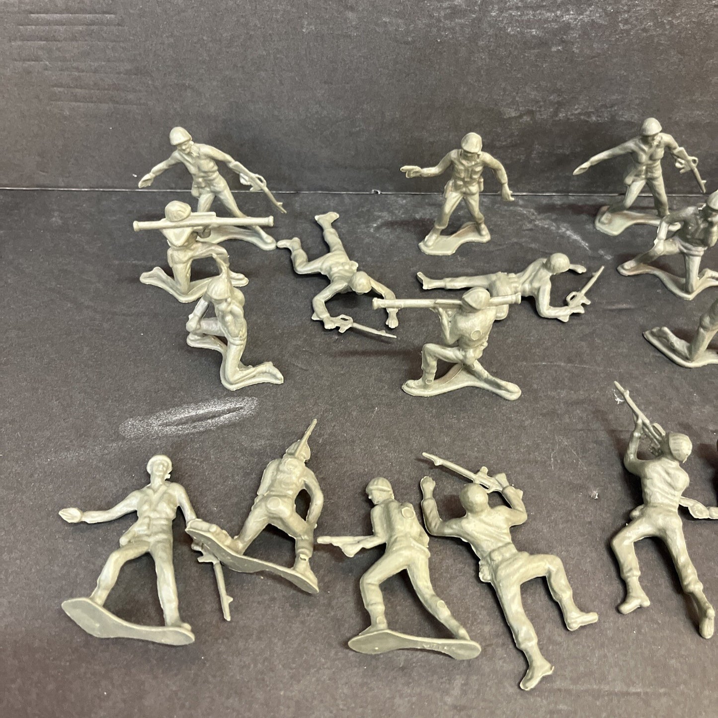 Lot of 30 Vintage 2" Green Plastic Toy Soldiers Army Men