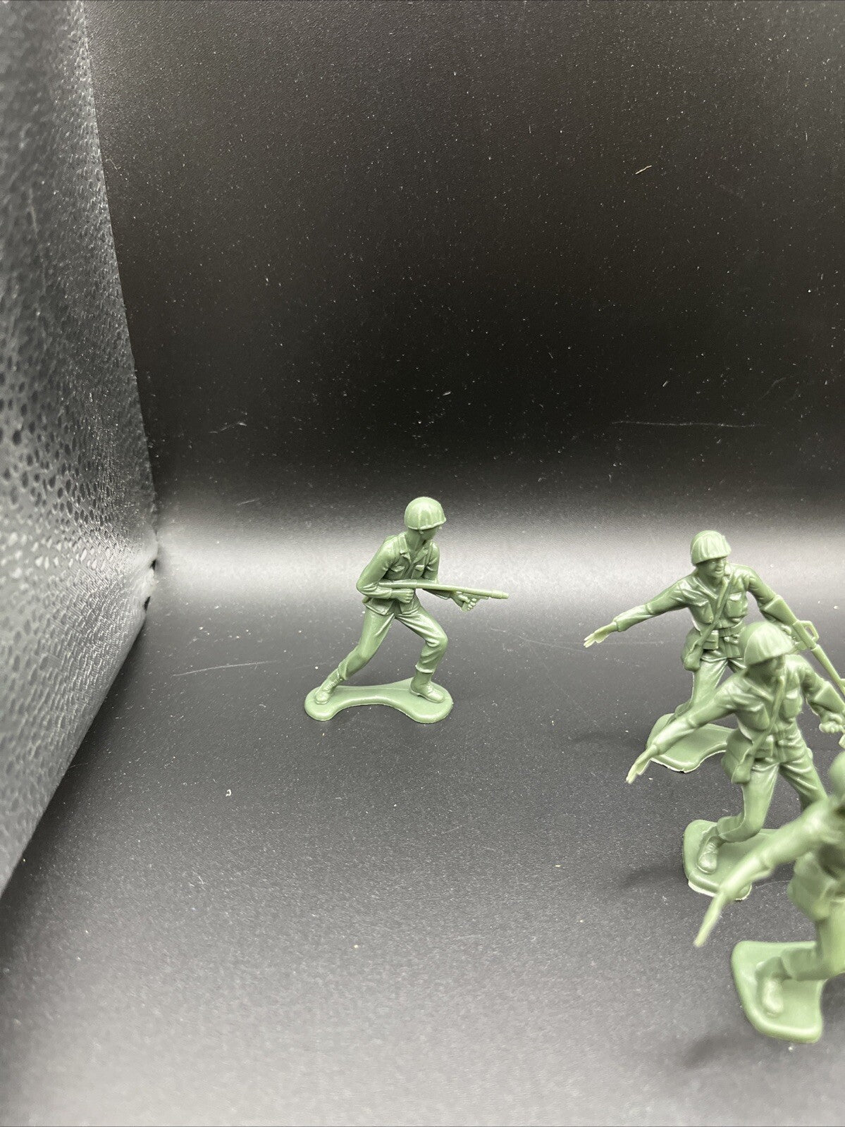 Vintage Toy Army Men Plastic Toy Lot, 16 Pieces, Green