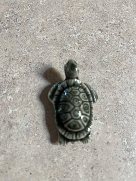 Miniature Sea Turtle Figurine, Wade Porcelain, Made in England, 2" Long, Read