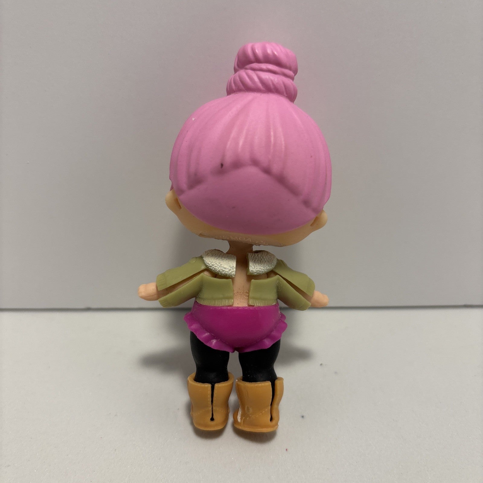 LOL Surprise Doll - Cozy Babe Winter Chill Series Pink Hair & Shorts Tan Boots