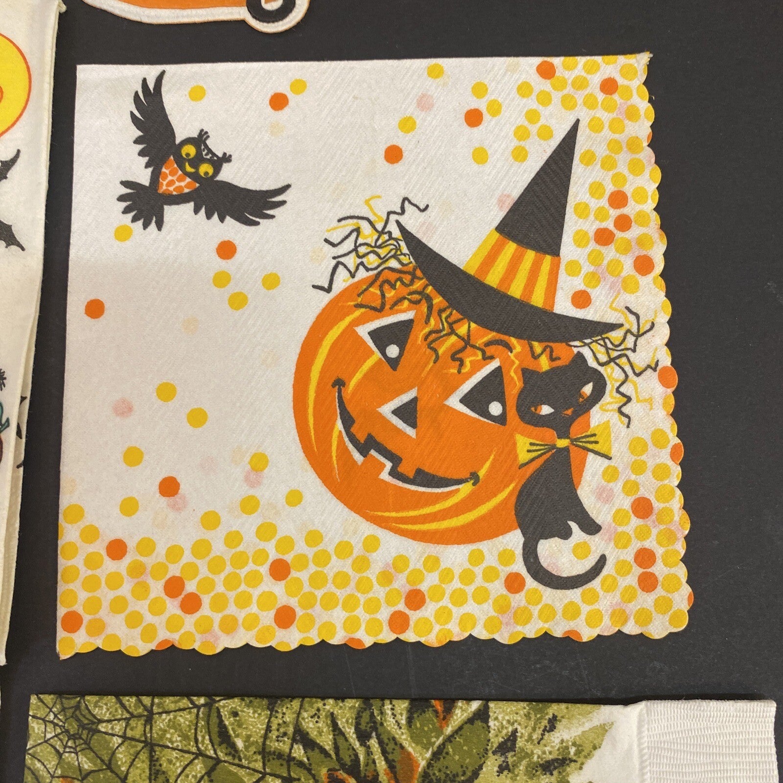 Vintage HALLOWEEN White PAPER NAPKIN Lot of 4 JackOLanter, Cats, Bats, Owls