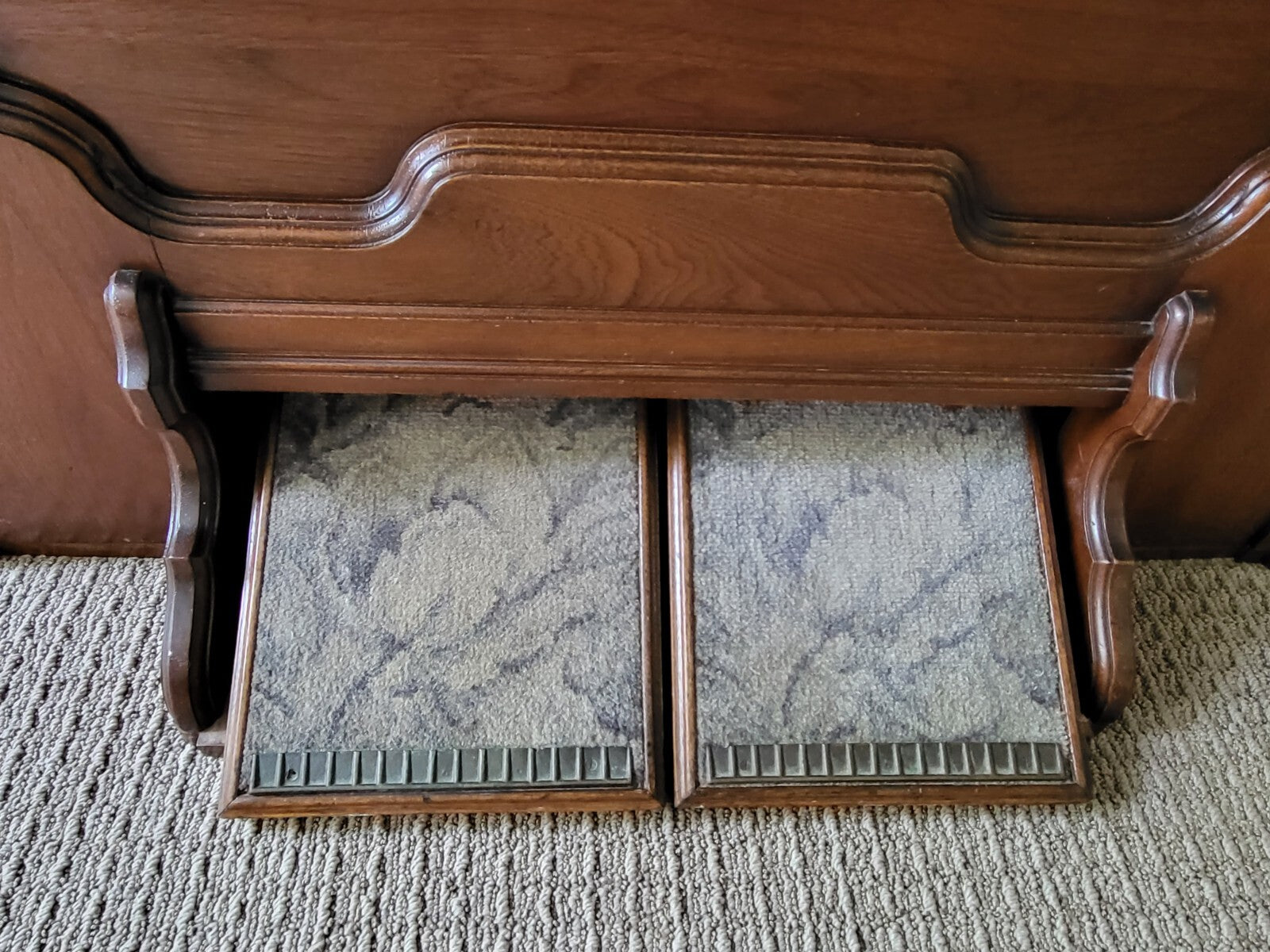1871 Antique Estey reed organ
