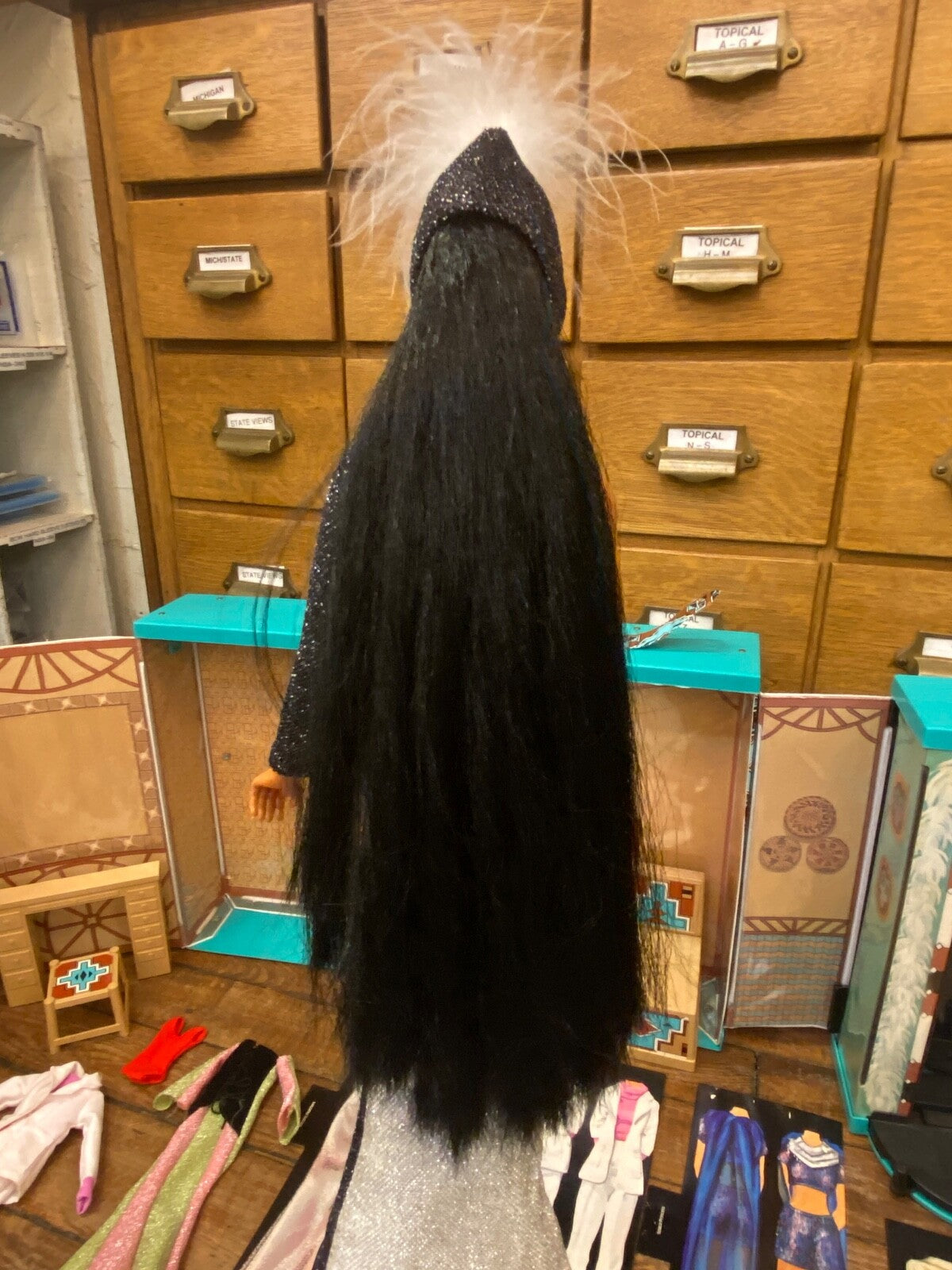 VTG 1976 Chers Dressing Room Dream House W/ Wardrobe Cher Doll Furniture 7 Cards