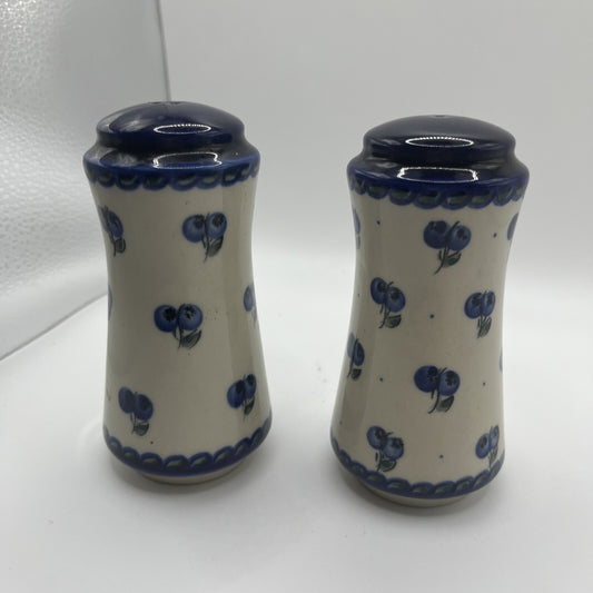 Sweet Figural Boleslawiec Polish Pottery Hand Painted Salt & Pepper Shakers