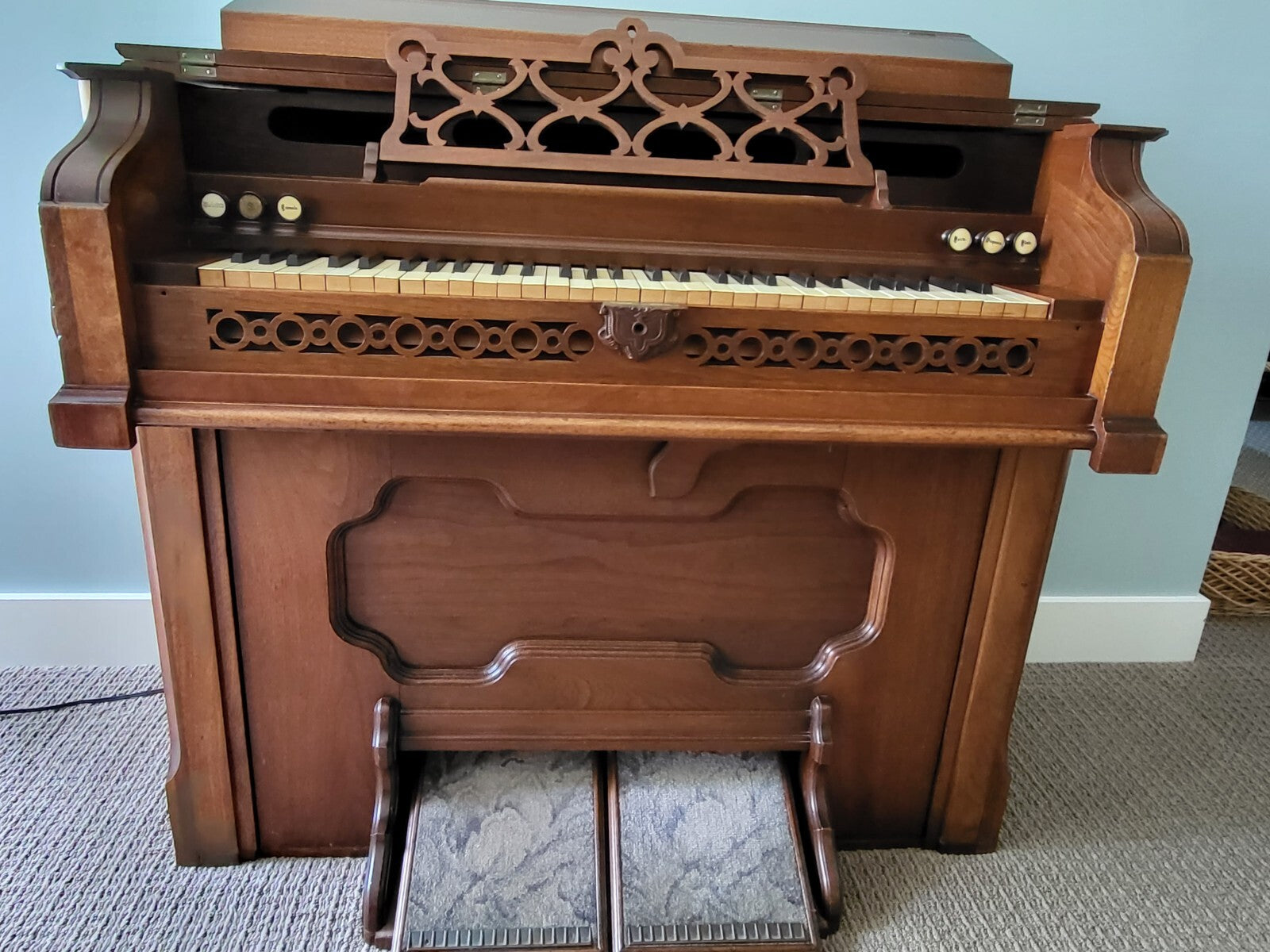 1871 Antique Estey reed organ