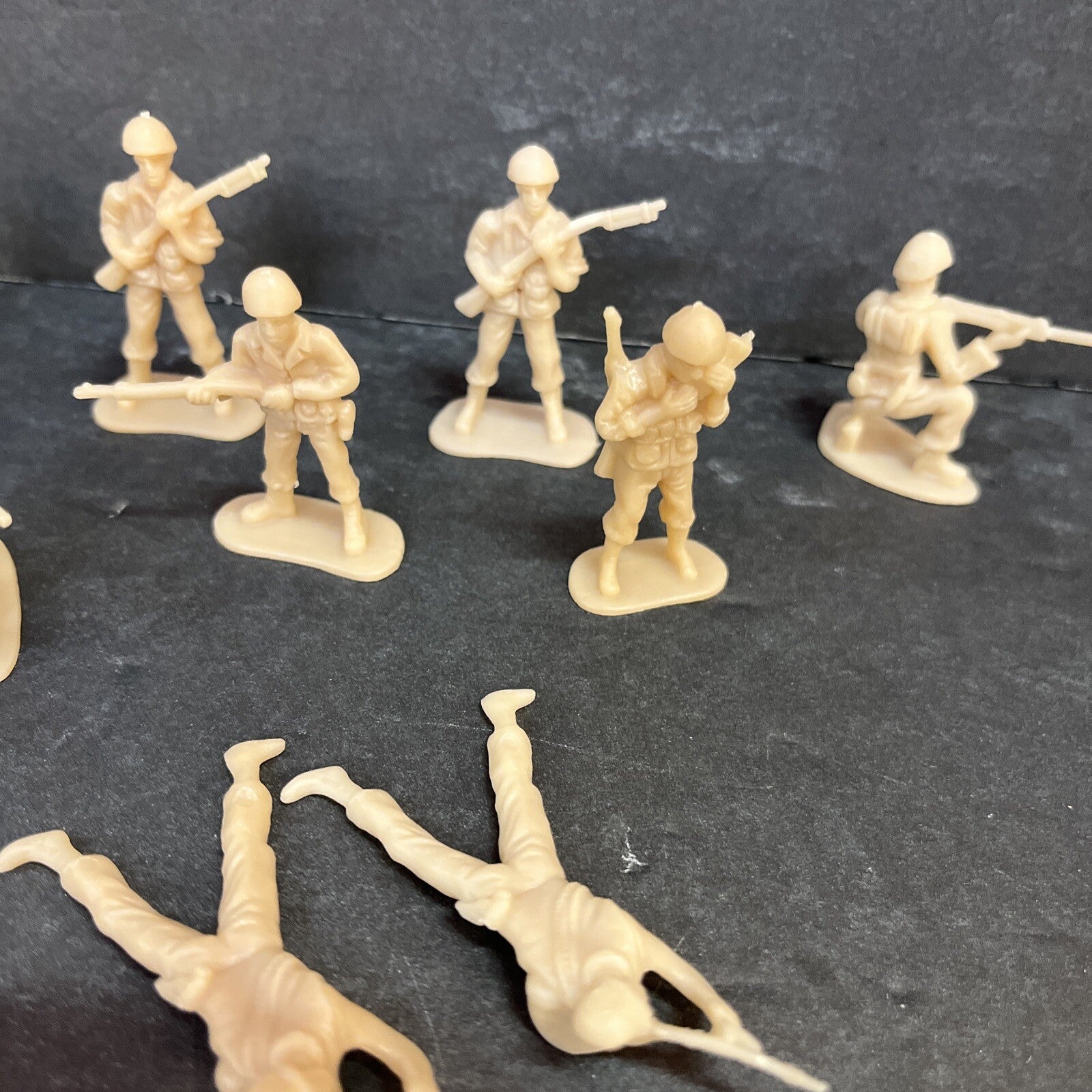 Classic 17 Tan Toy Soldiers plastic 2” army men