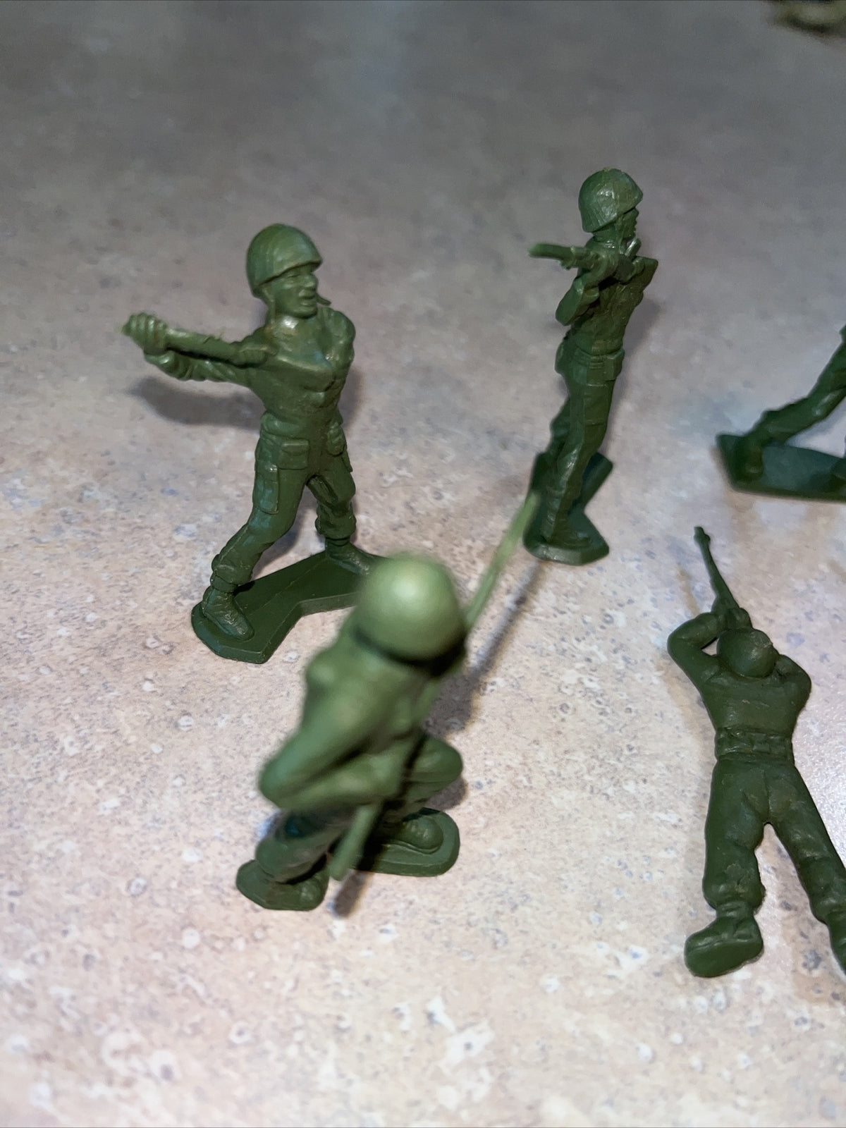 10-Vintage Toy Soldiers Green Army Military War Guys Men Play Set