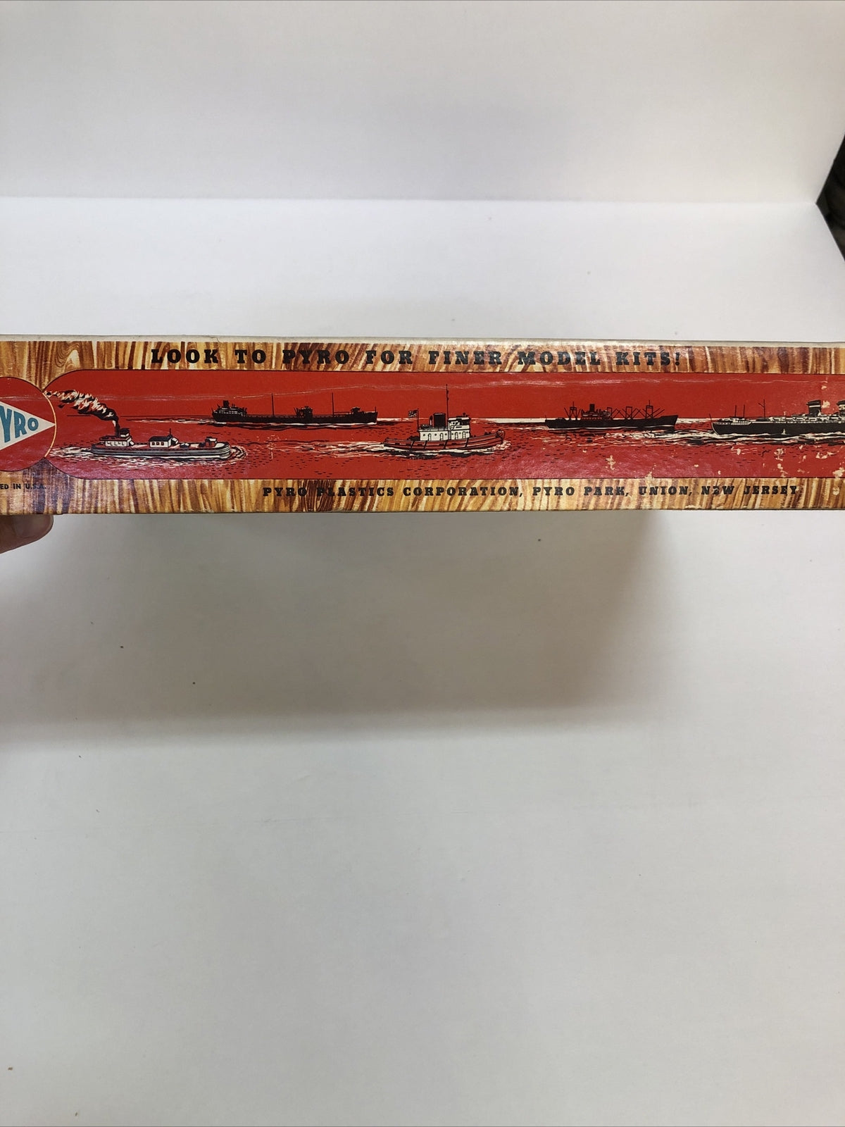 Vintage Pyro Sea-Going Diesel Tug "Despatch No. 9" Plastic Model Kit #207 